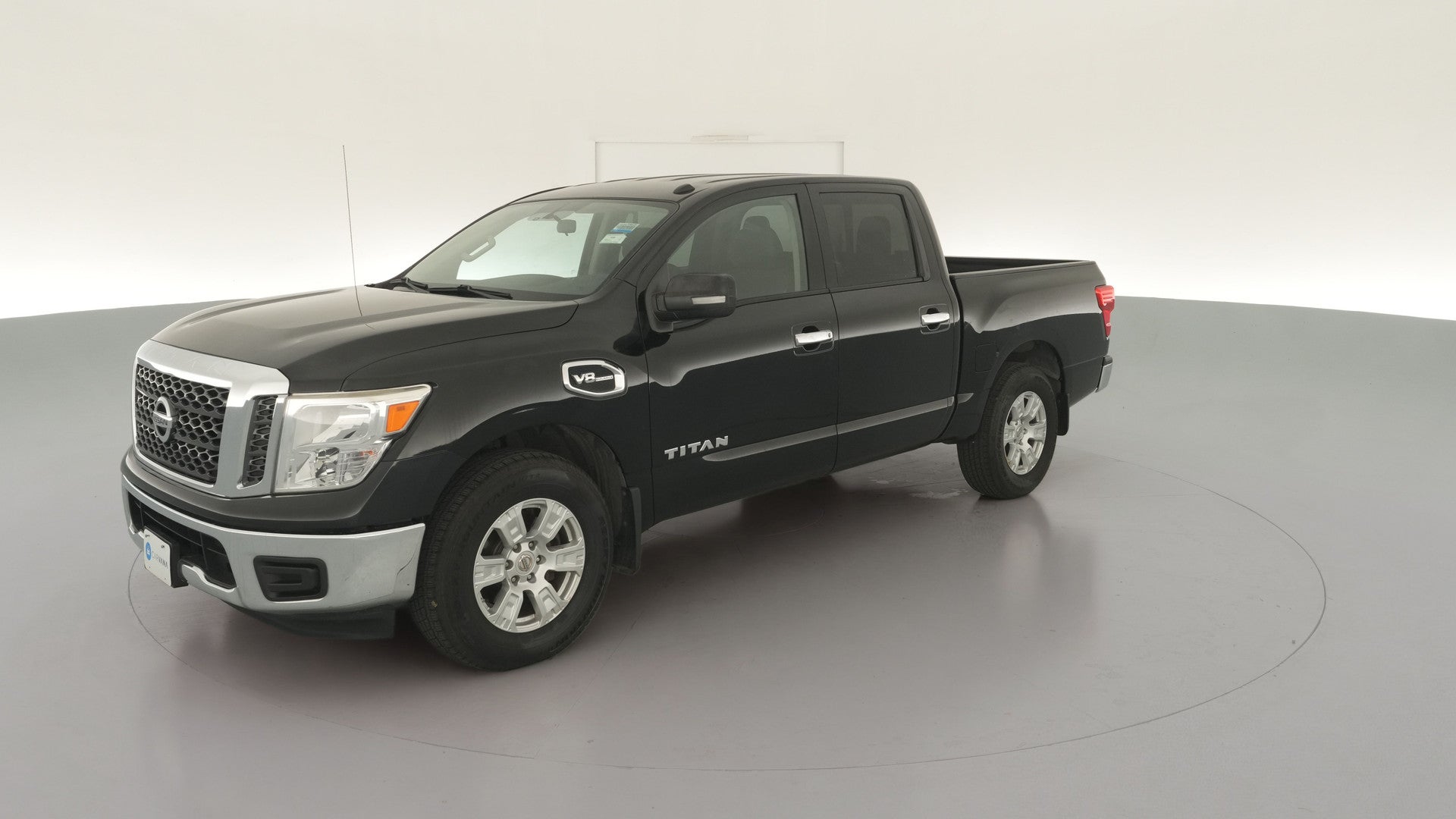 2017 Nissan Titan Crew Cab vehicle photo
