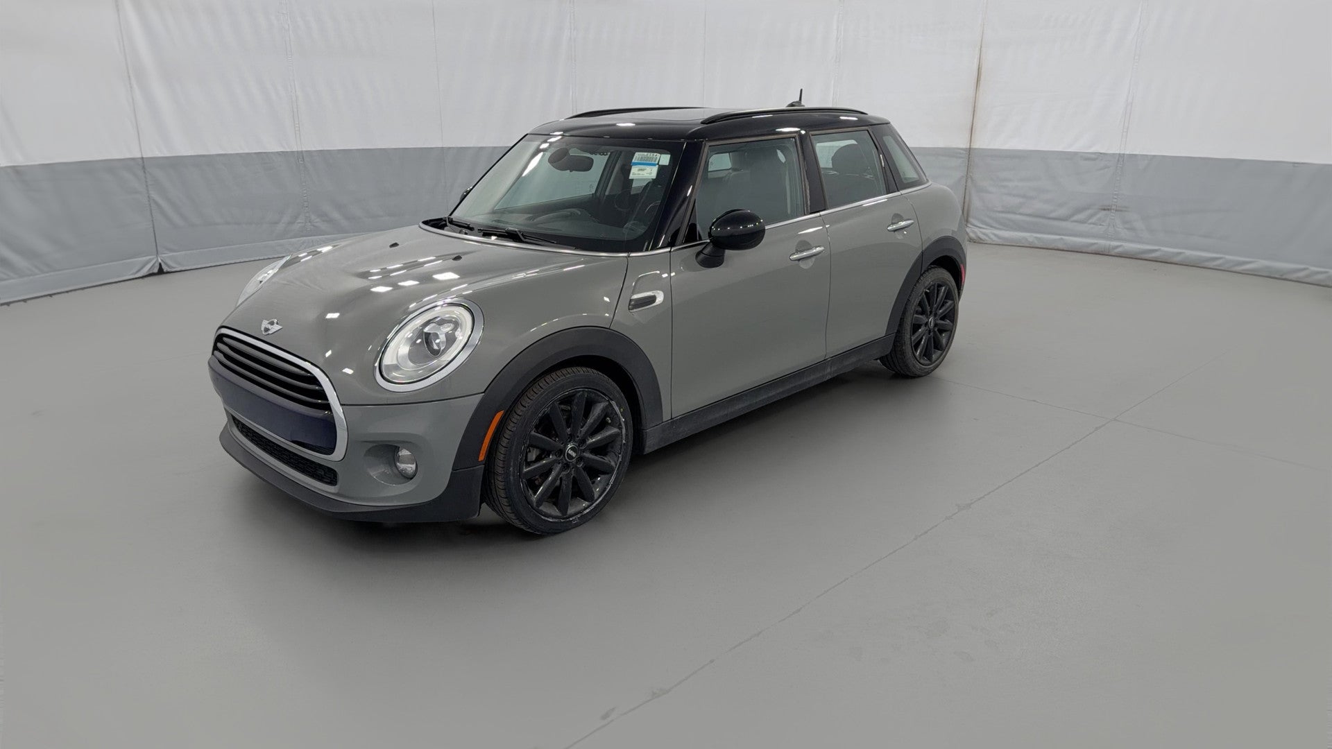 2017 MINI Hardtop 4 Door vehicle photo