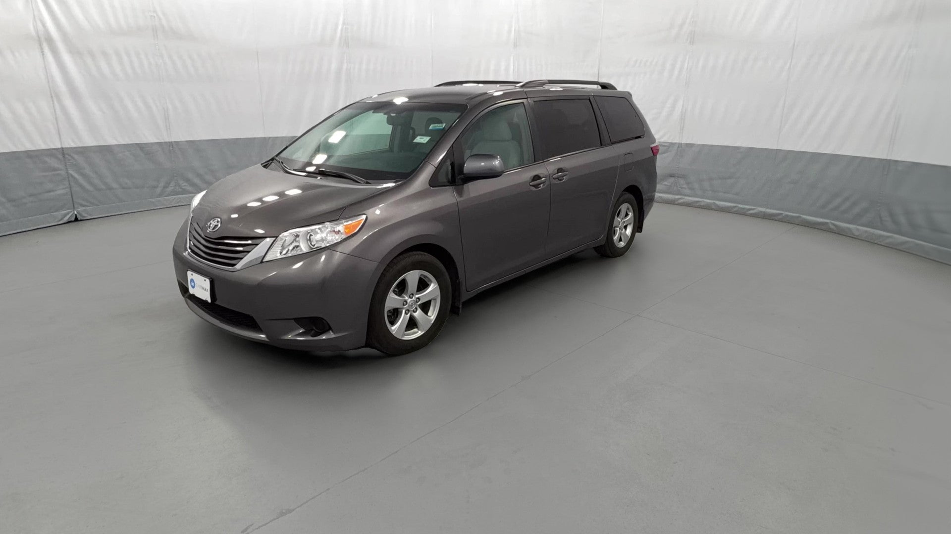 2017 Toyota Sienna vehicle photo