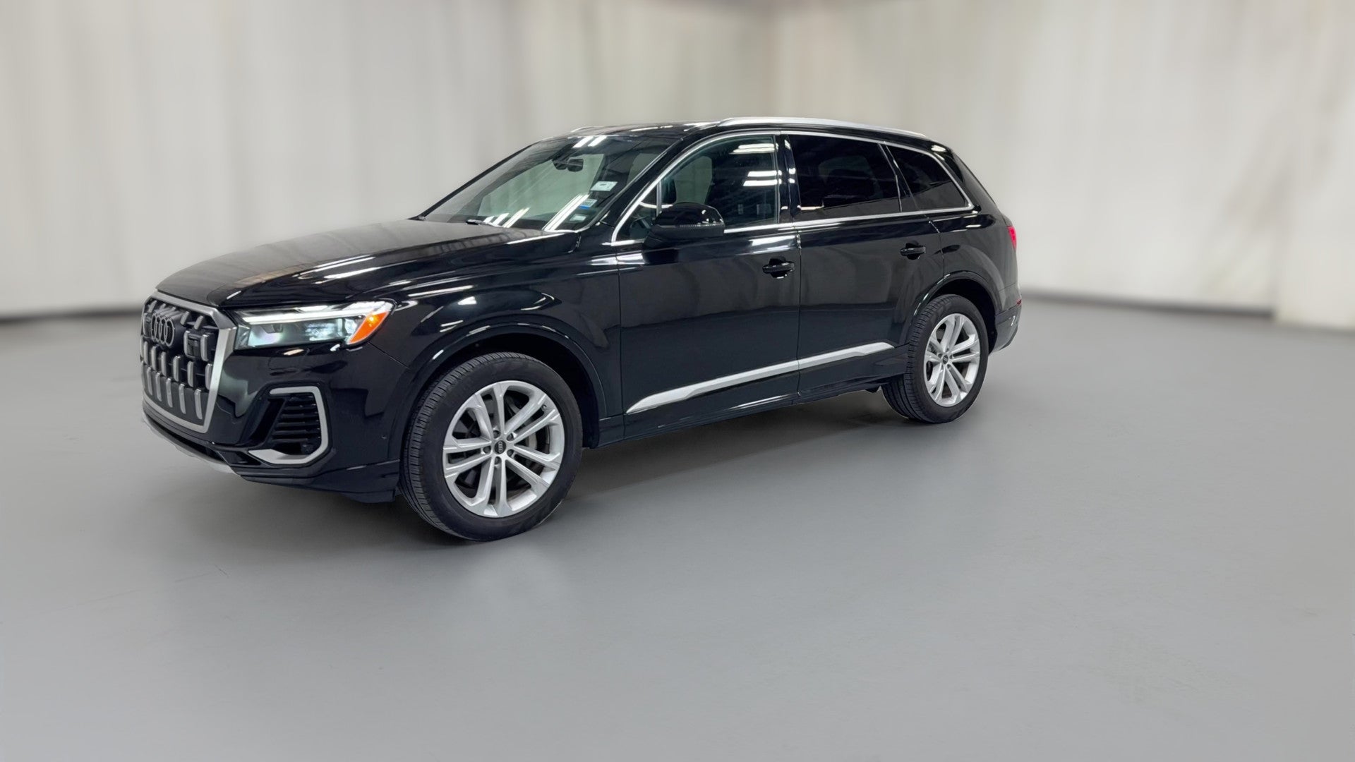 2025 Audi Q7 vehicle photo