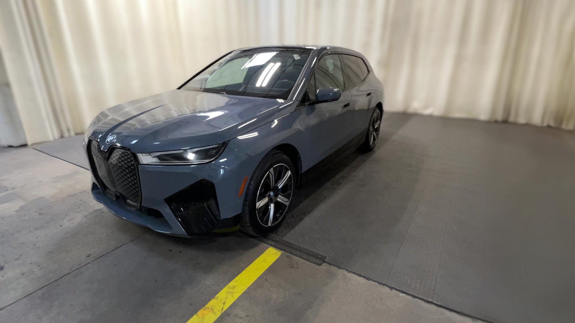 2023 BMW iX vehicle photo
