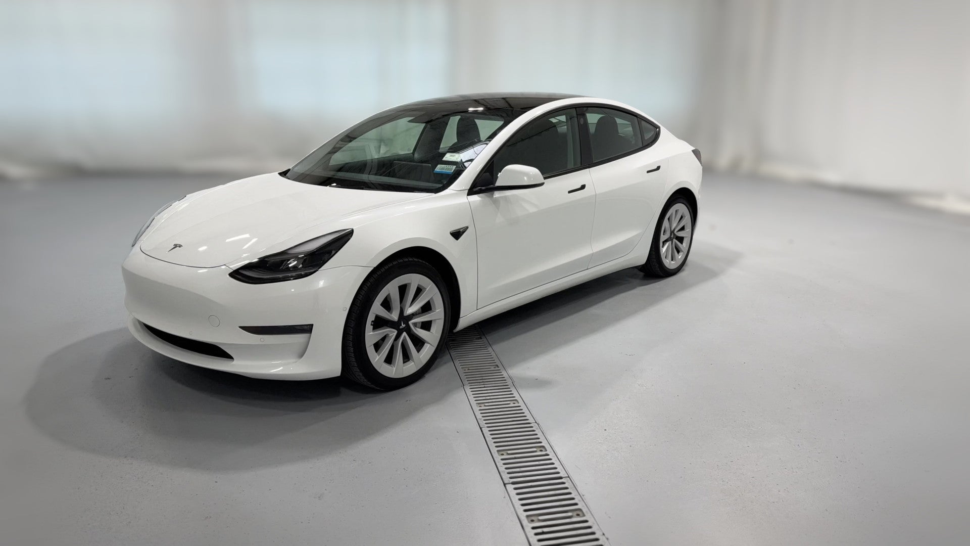 2022 Tesla Model 3 vehicle photo