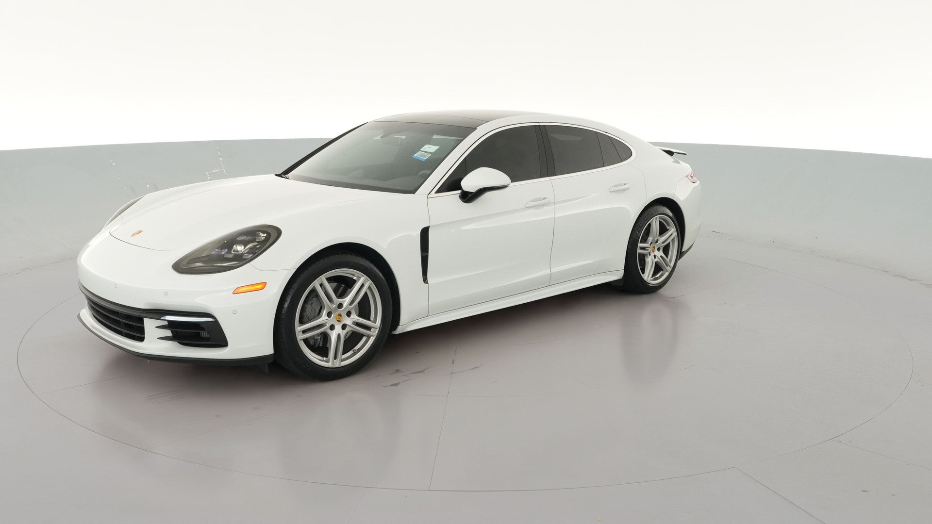 2018 Porsche Panamera vehicle photo