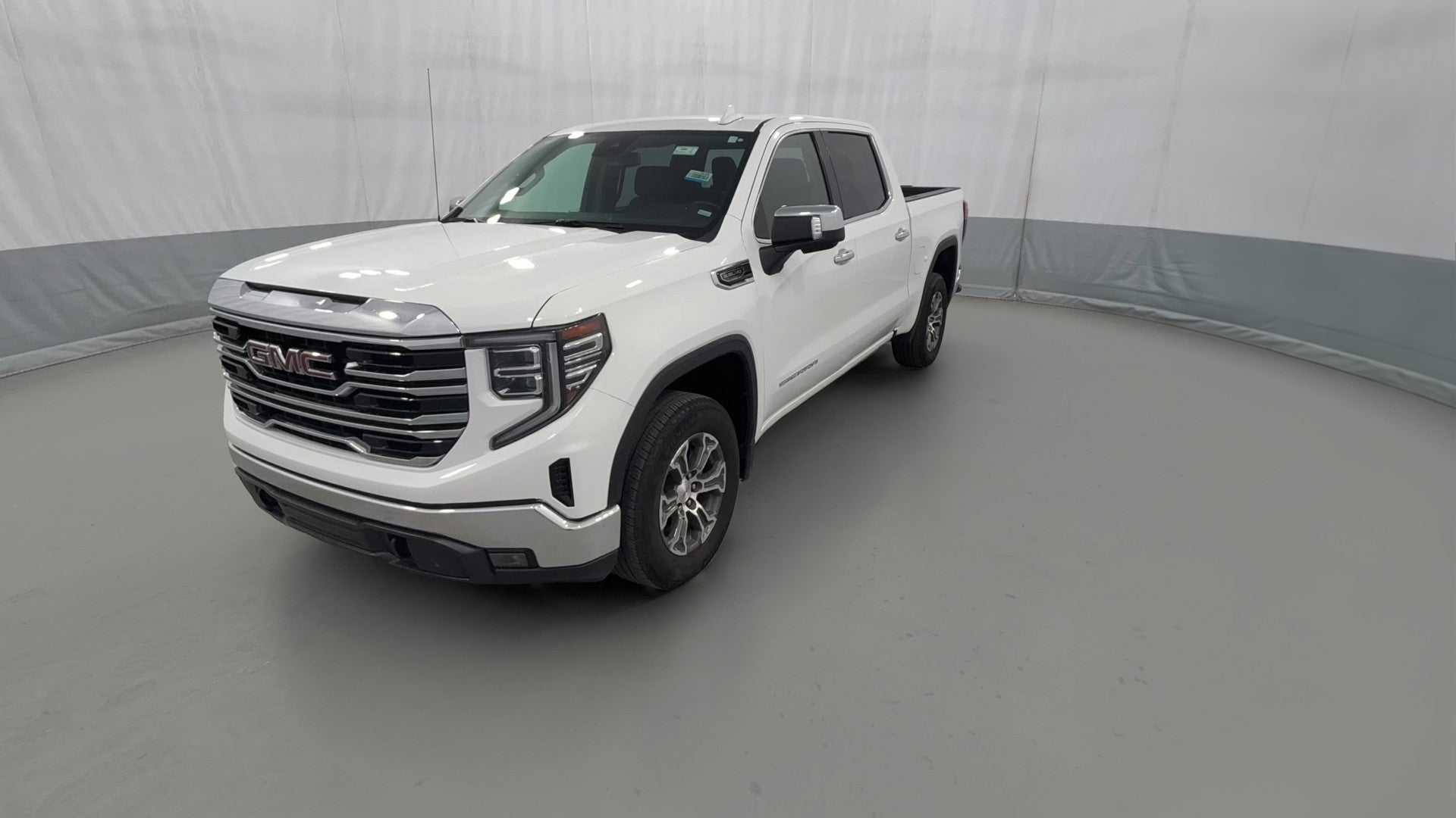 2025 GMC Sierra 1500 Crew Cab vehicle photo