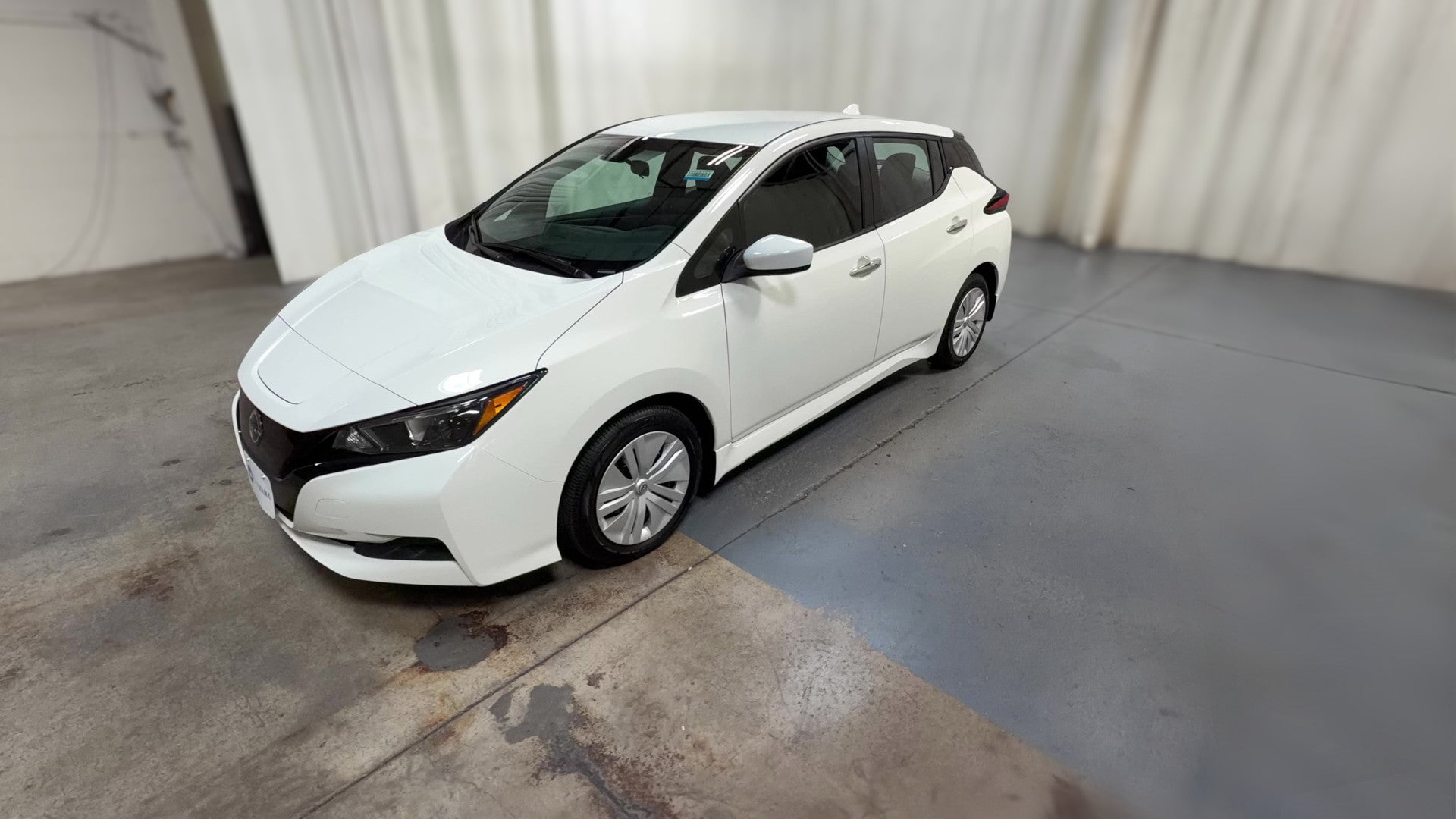 2025 Nissan LEAF vehicle photo