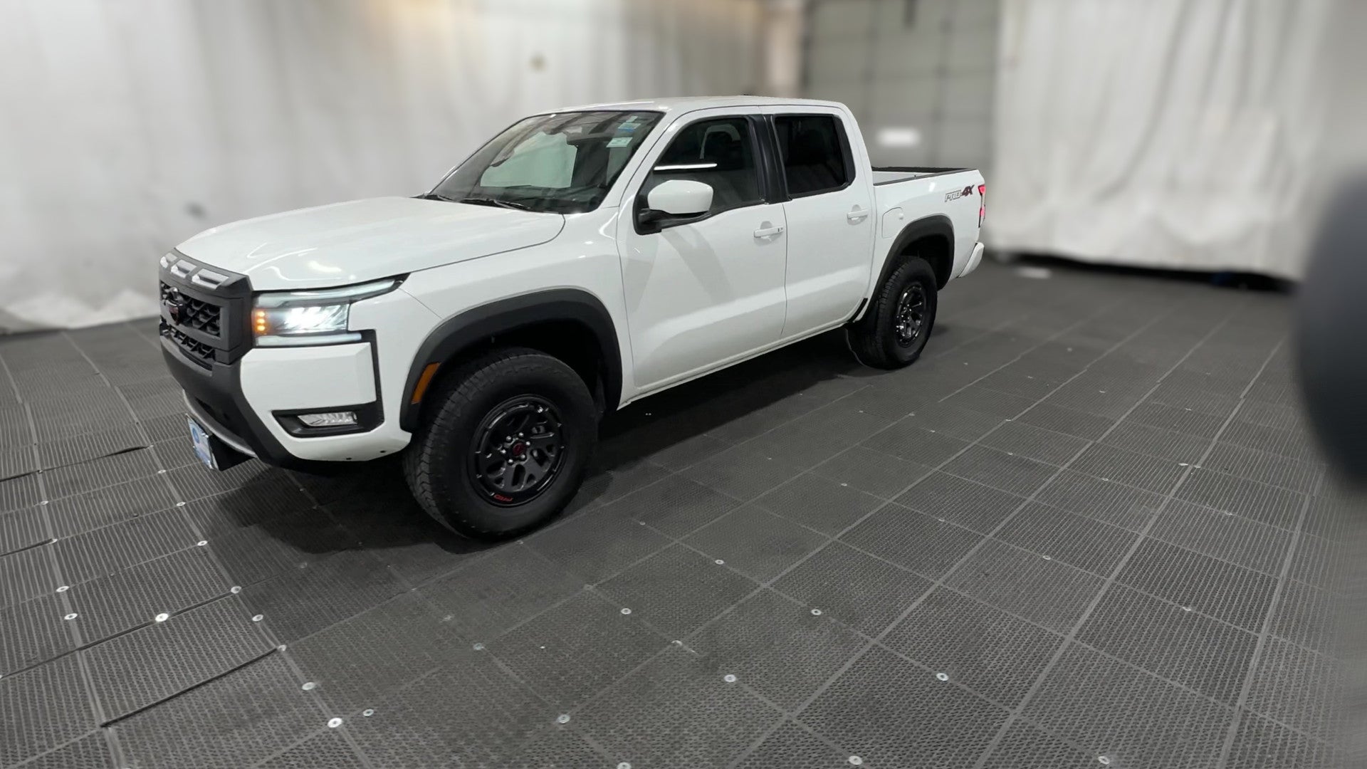 2026 Nissan Frontier Crew Cab vehicle photo