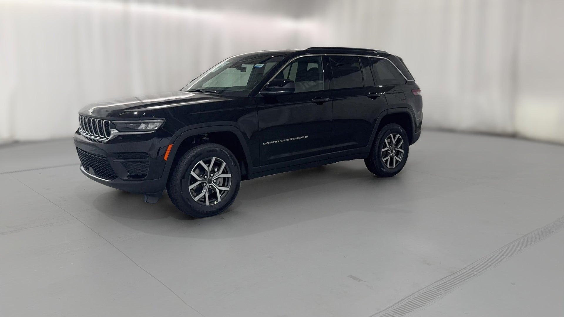 2027 Jeep Grand Cherokee vehicle photo