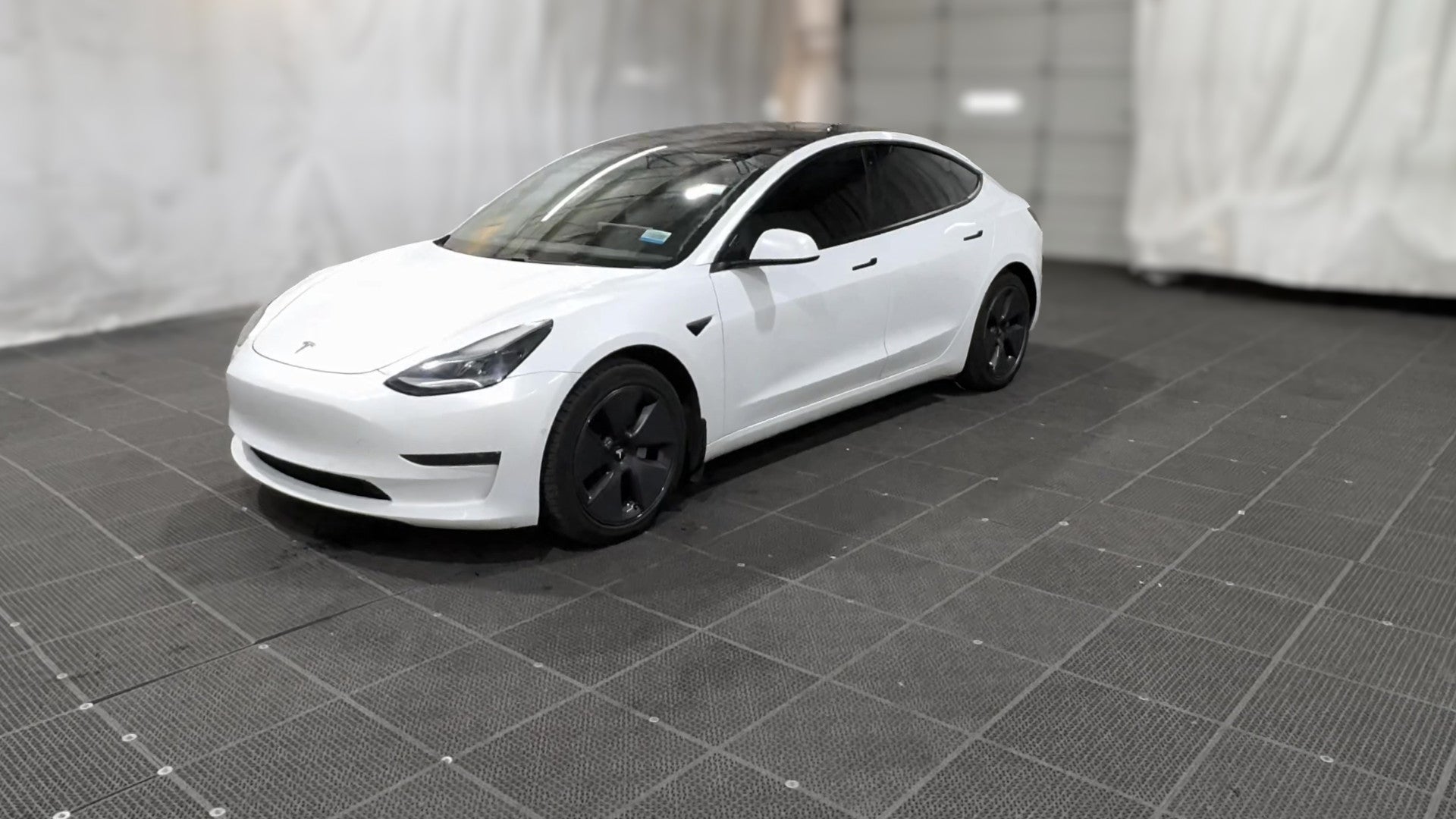 2021 Tesla Model 3 vehicle photo