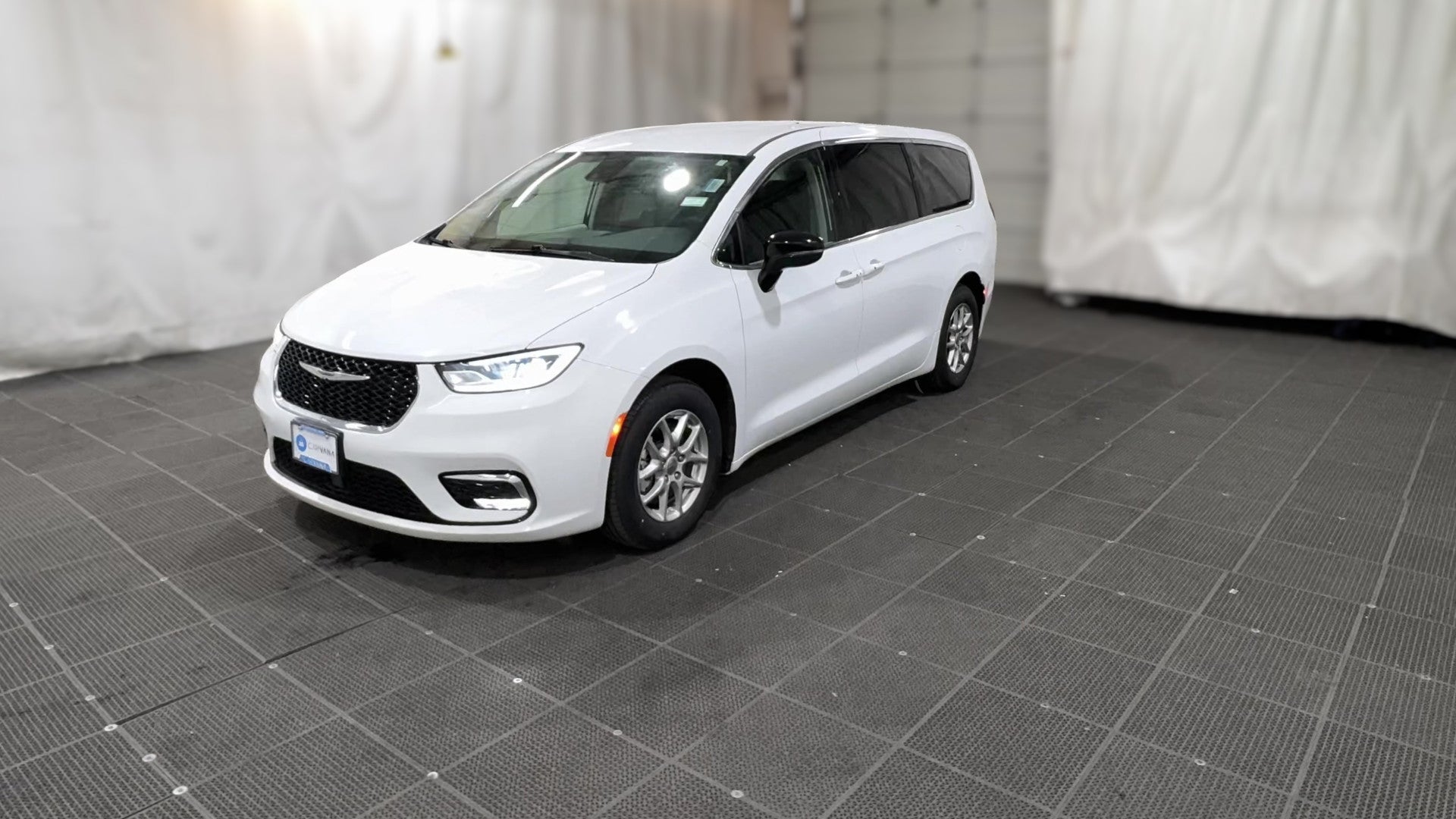 2024 Chrysler Pacifica vehicle photo