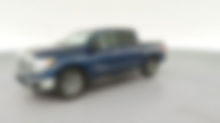 2019 Nissan Titan Crew Cab vehicle photo