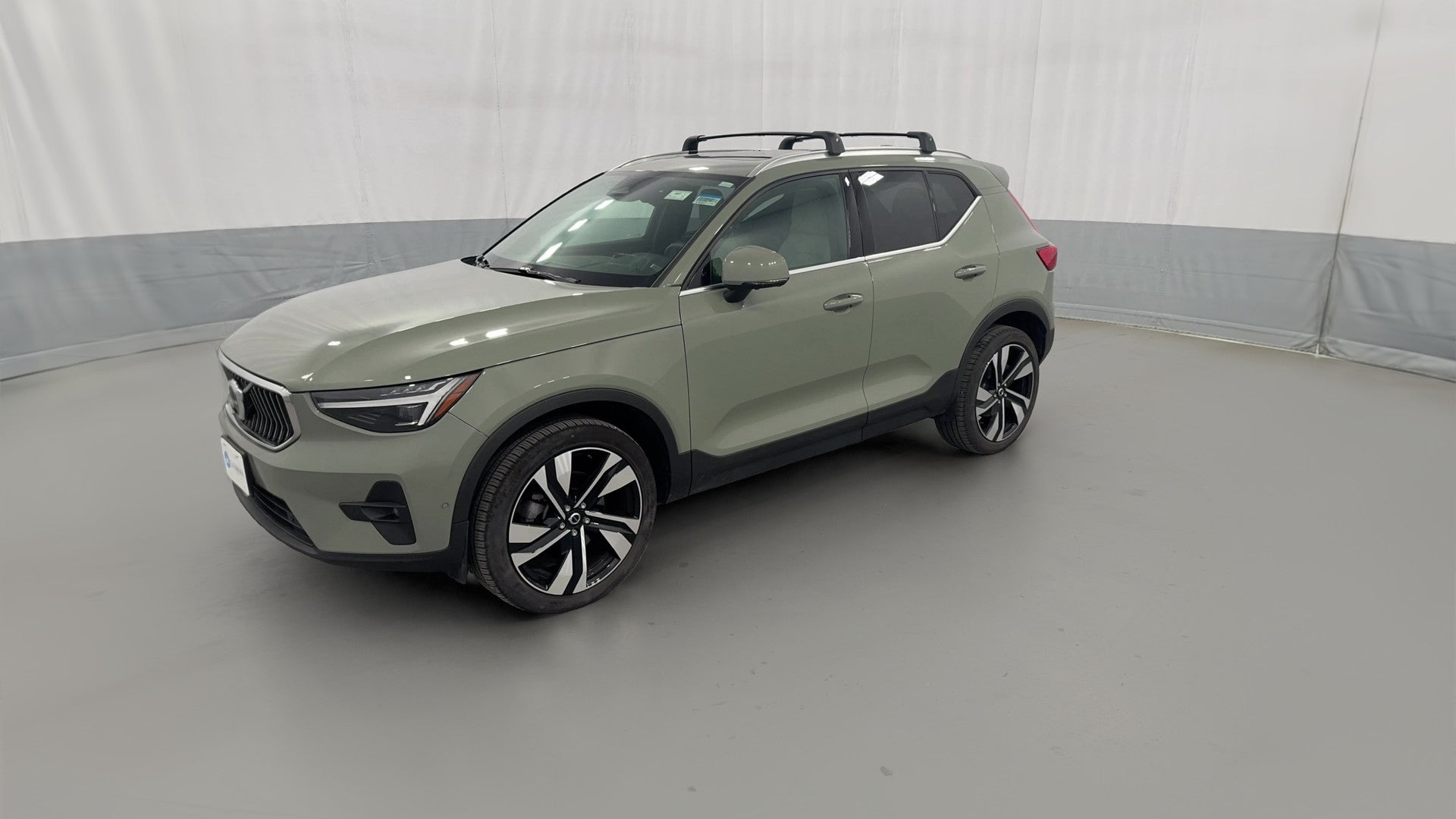2024 Volvo XC40 vehicle photo