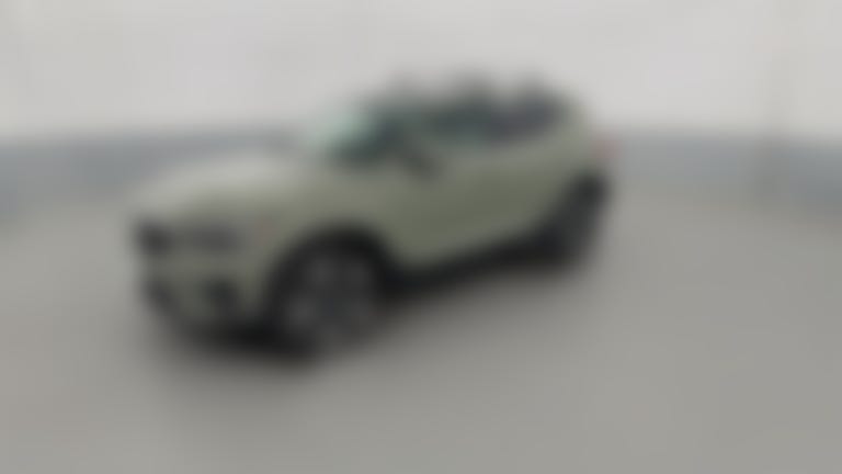 2024 Volvo XC40 vehicle photo
