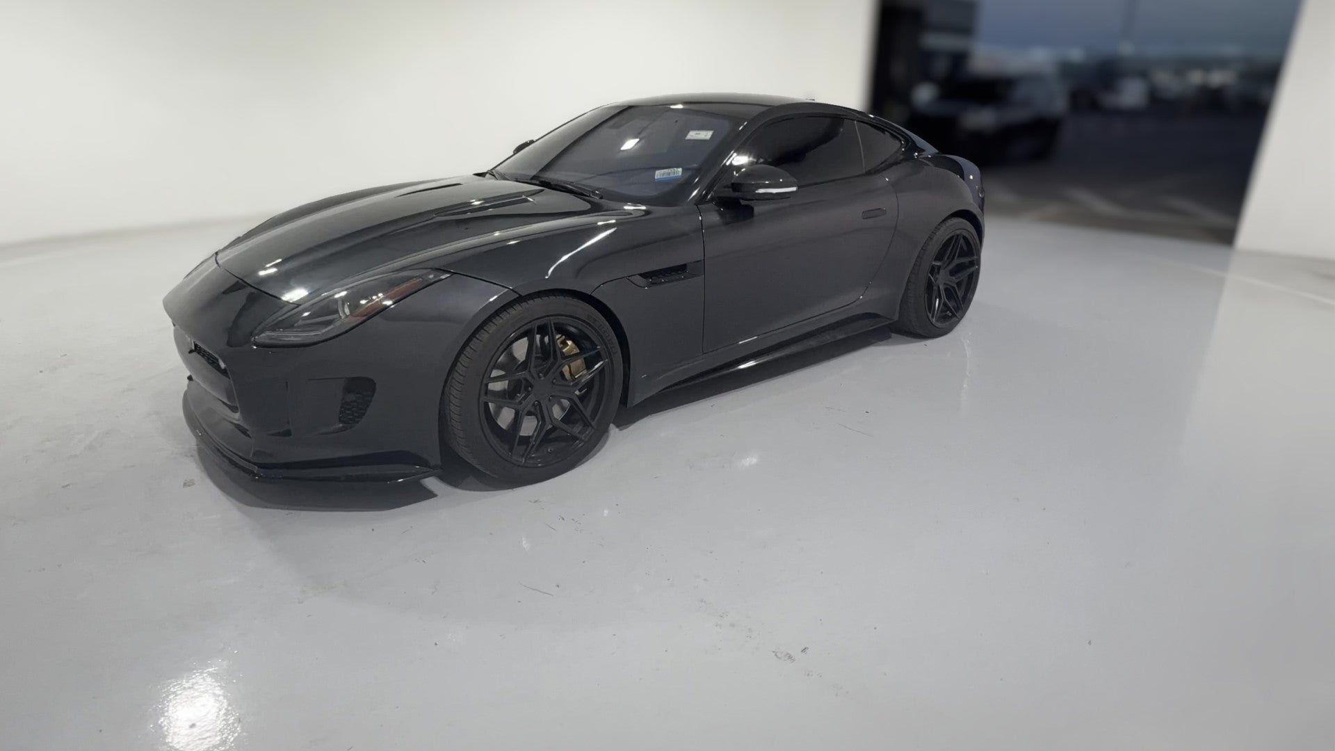 2015 Jaguar F-TYPE vehicle photo