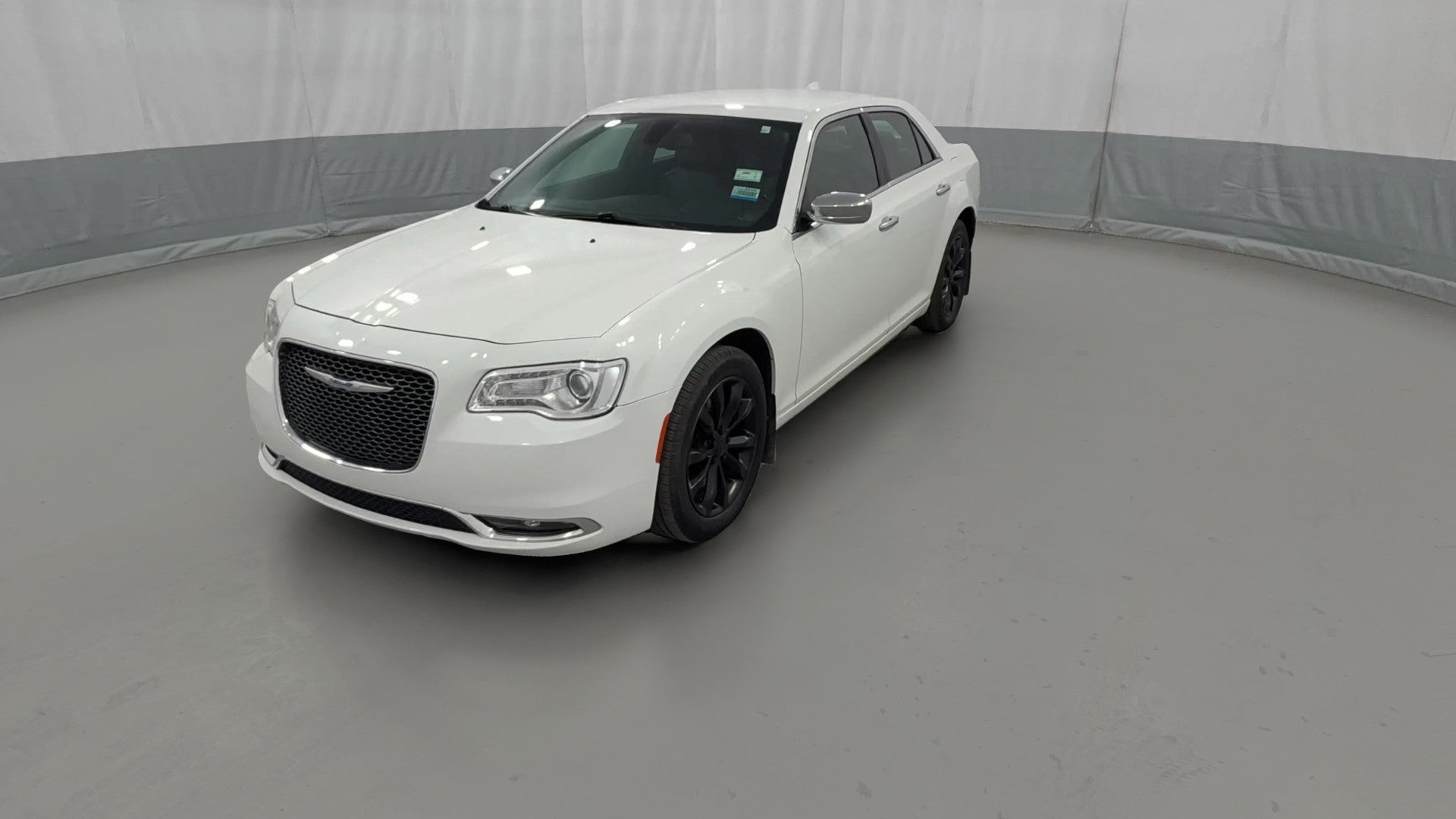 2018 Chrysler 300 vehicle photo