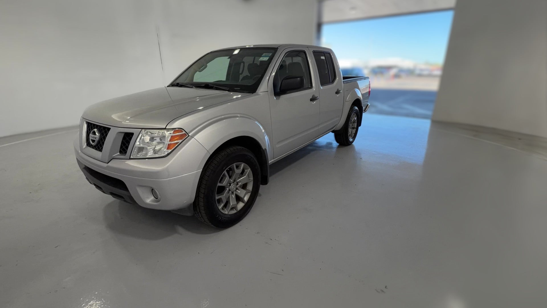 2020 Nissan Frontier Crew Cab vehicle photo