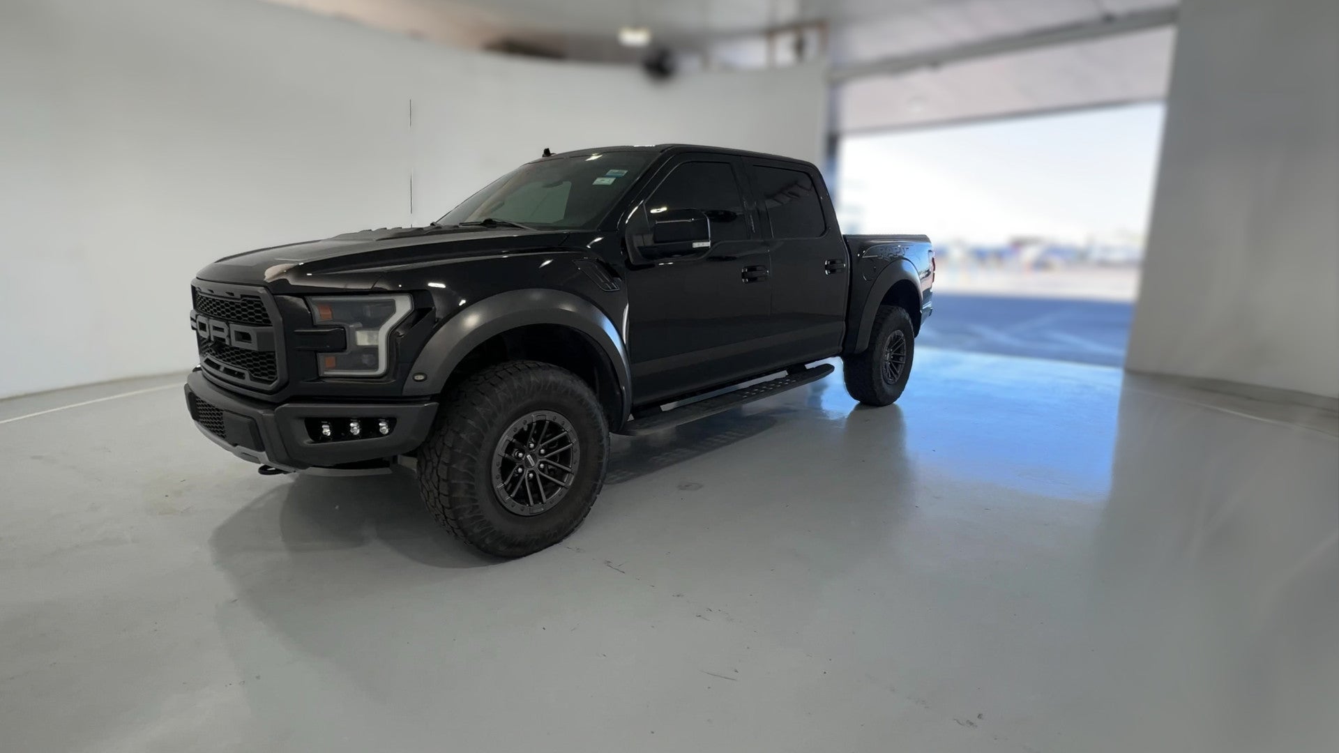 2020 Ford F150 SuperCrew Cab vehicle photo