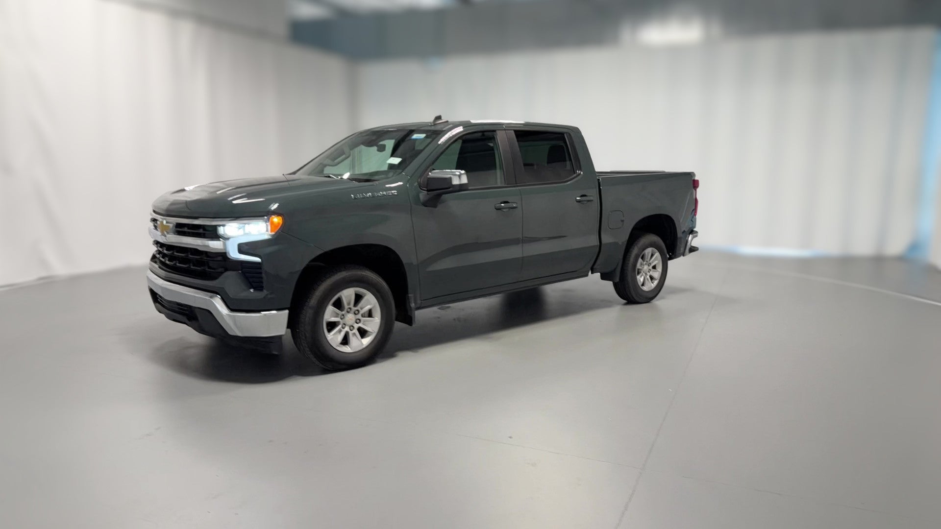 2025 Chevrolet Silverado 1500 Crew Cab vehicle photo