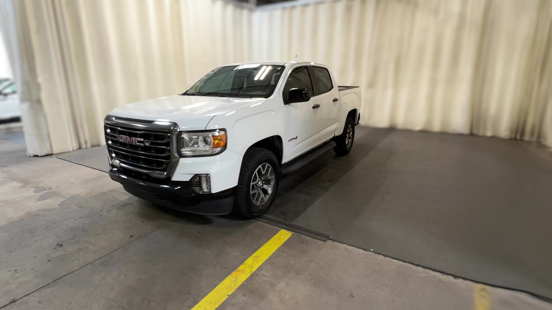 2022 GMC Canyon Crew Cab vehicle photo