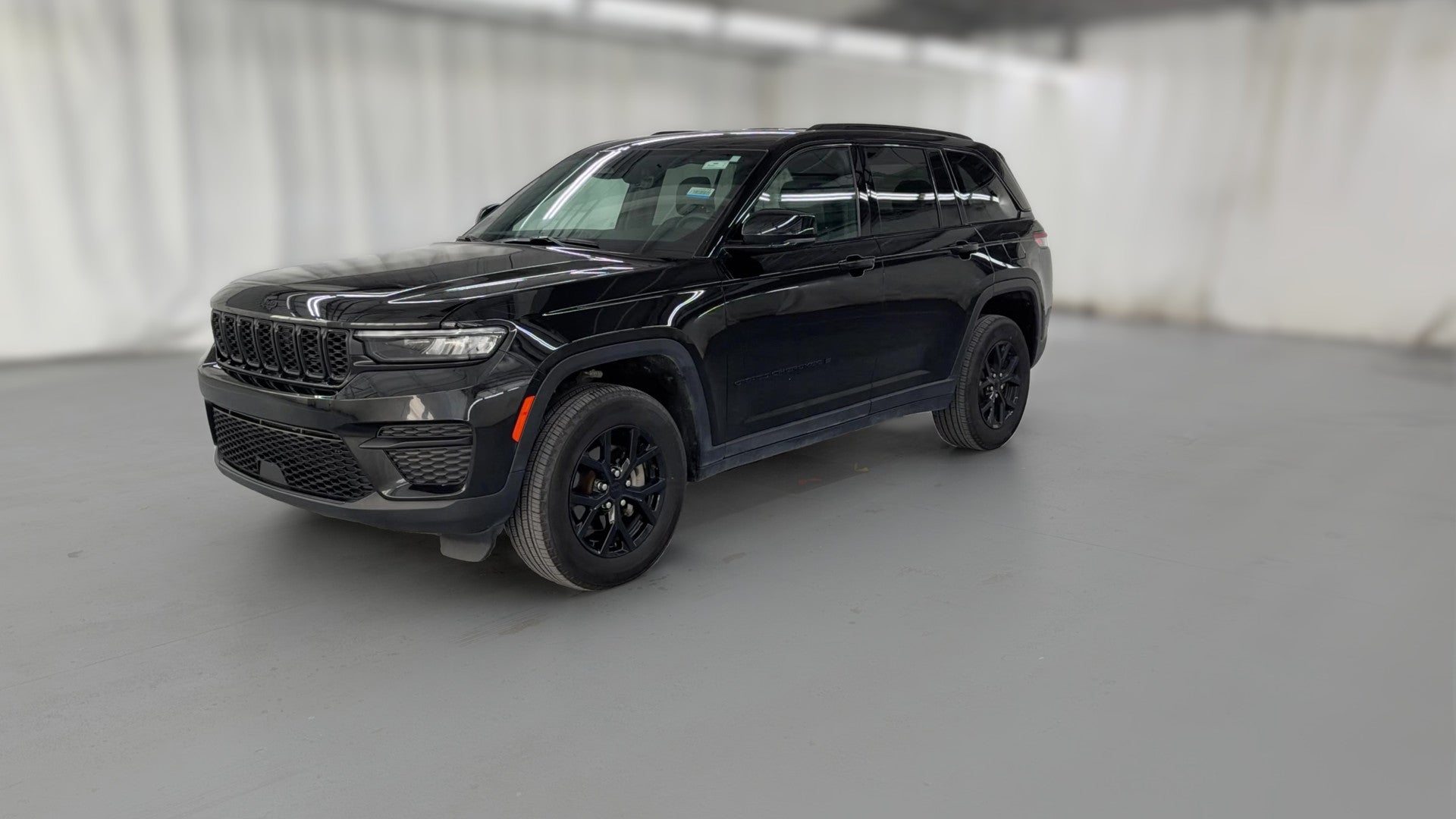 2025 Jeep Grand Cherokee vehicle photo