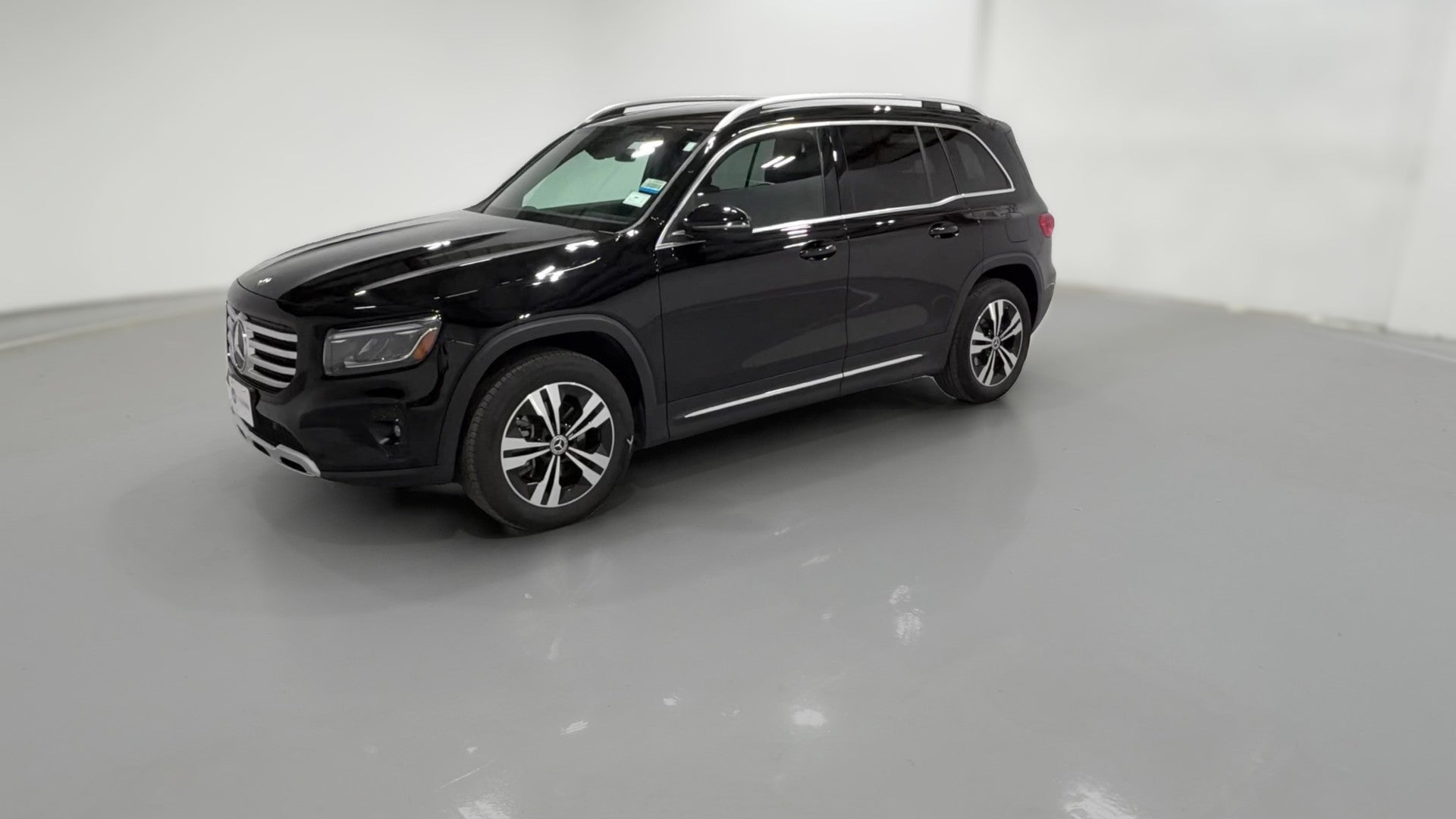 2025 Mercedes-Benz GLB vehicle photo