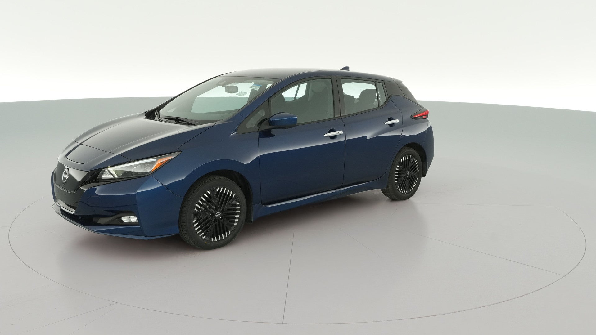 2025 Nissan LEAF vehicle photo