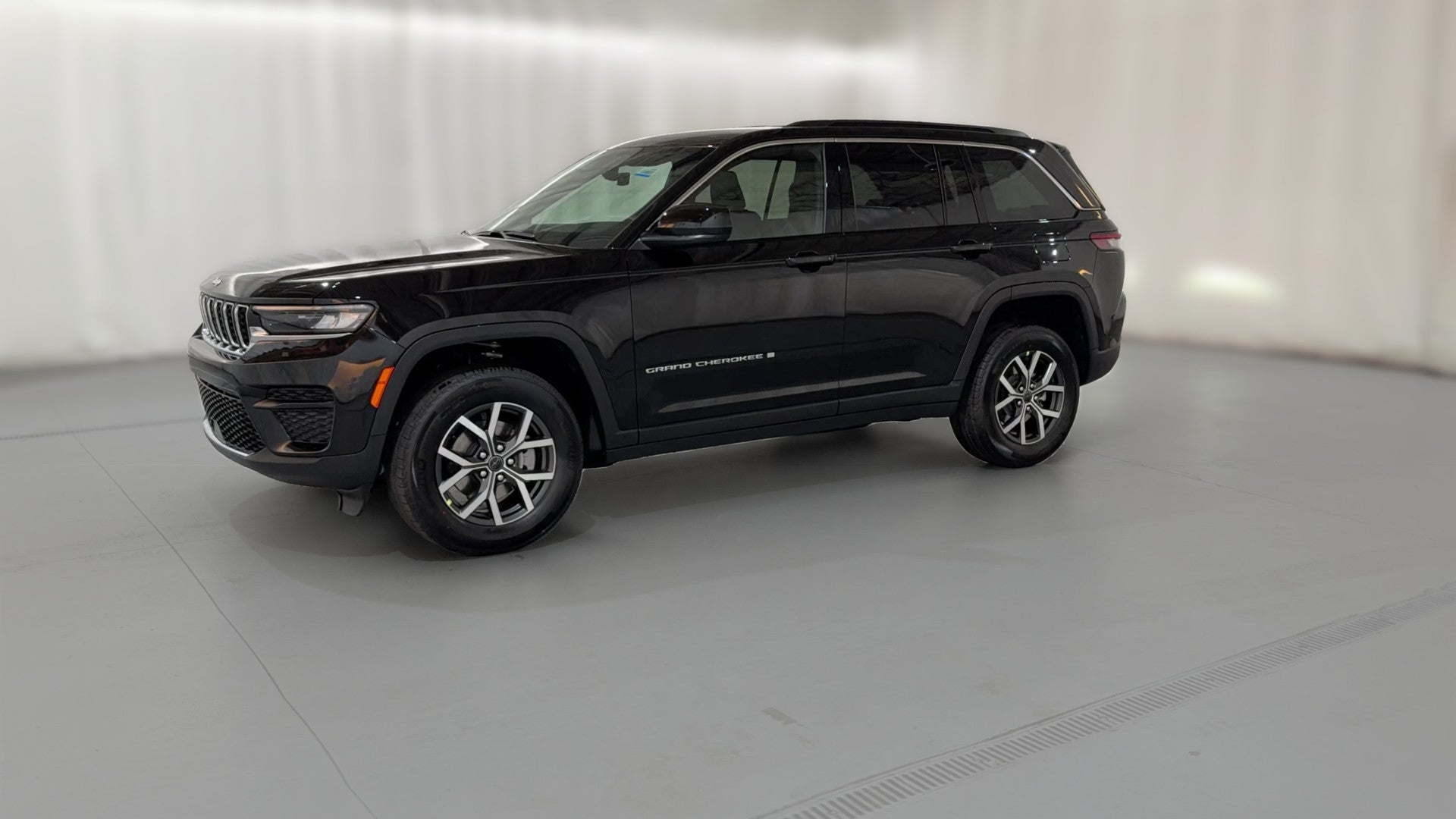 2027 Jeep Grand Cherokee vehicle photo