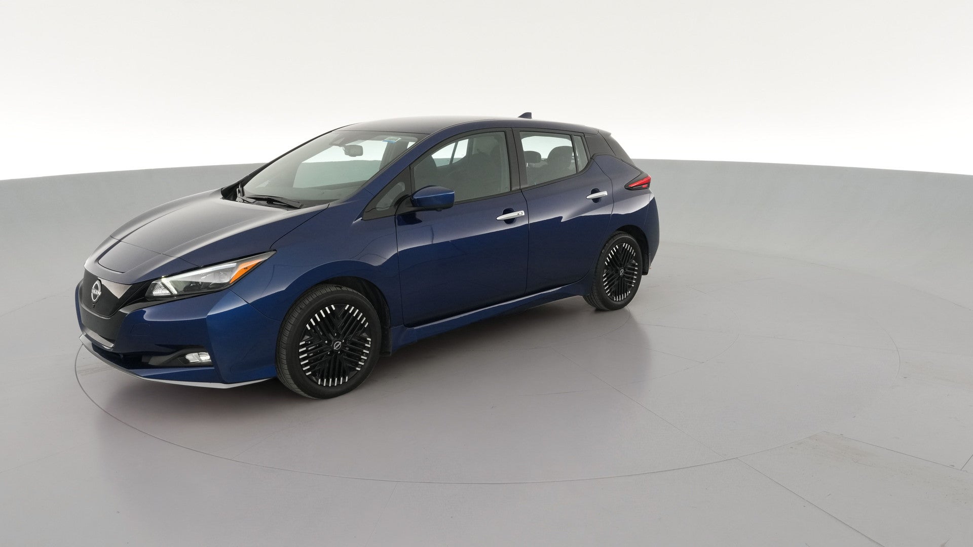 2025 Nissan LEAF vehicle photo