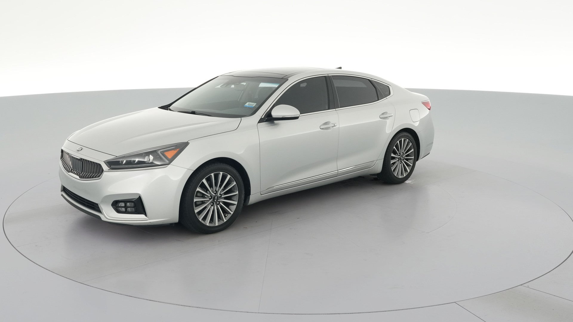 2017 Kia Cadenza vehicle photo