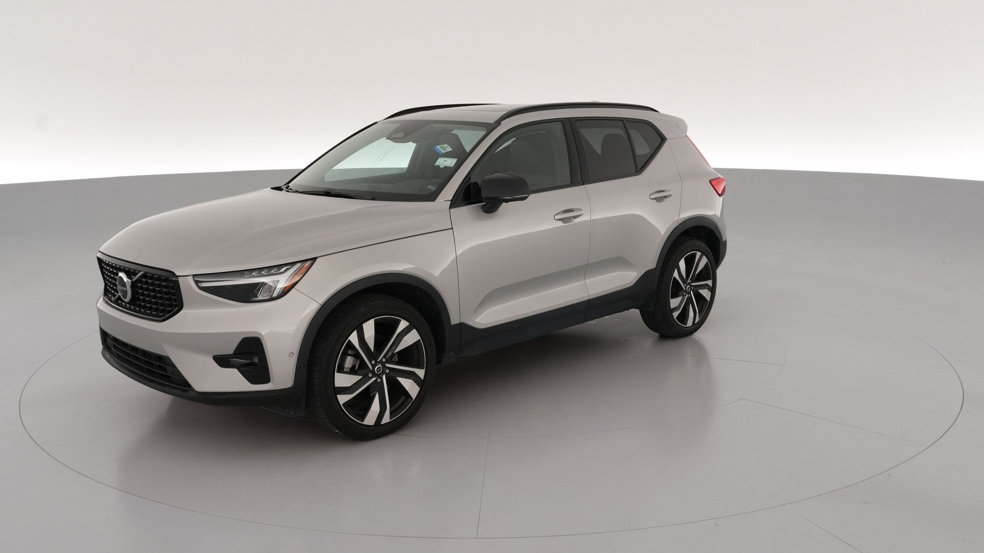 2025 Volvo XC40 vehicle photo