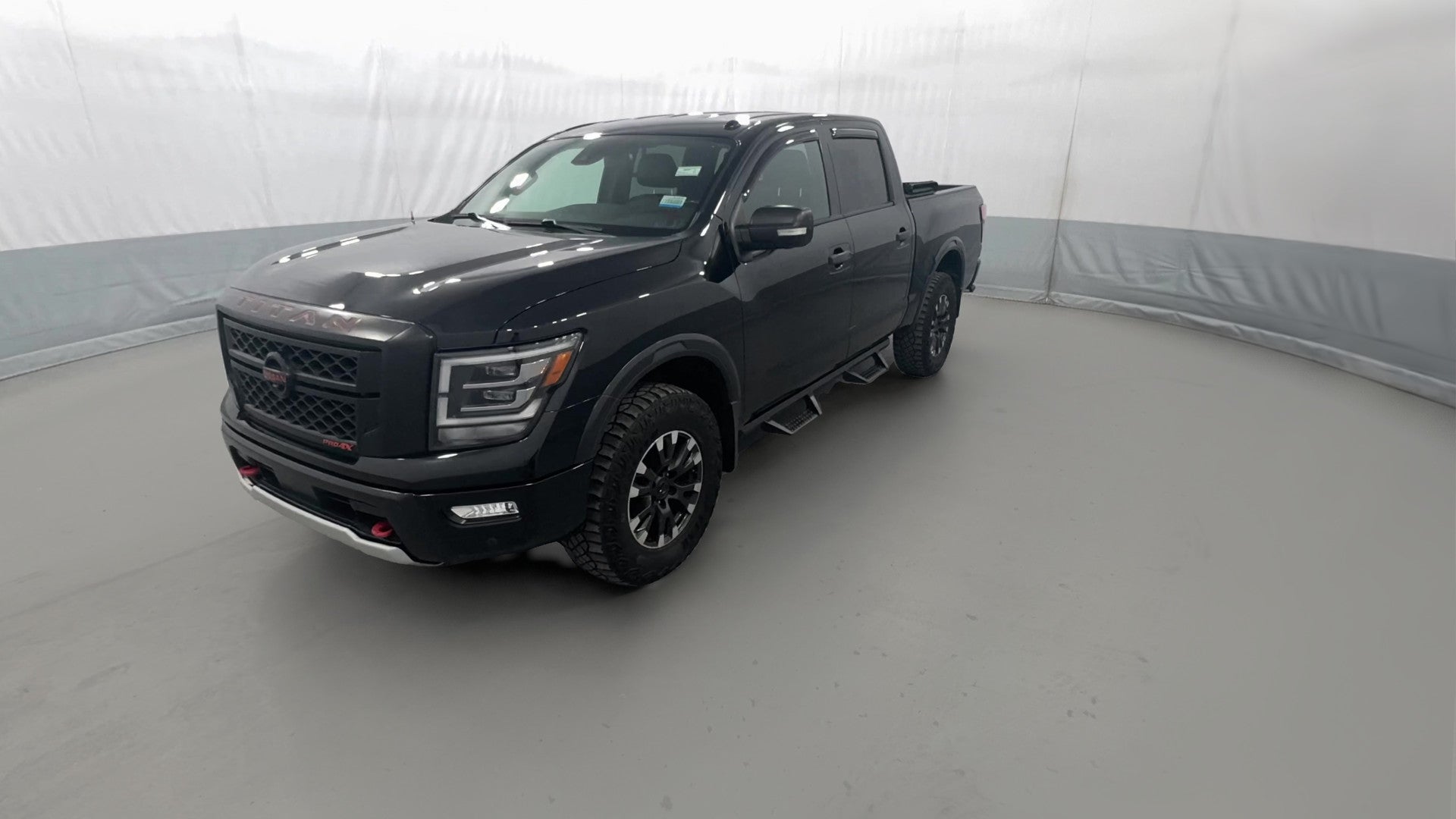 2020 Nissan Titan Crew Cab vehicle photo