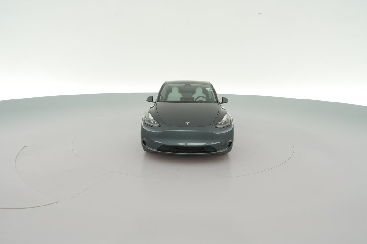 2022 Tesla Model Y Performance All-Wheel Drive in Midnight Silver Metallic — 360° view 1