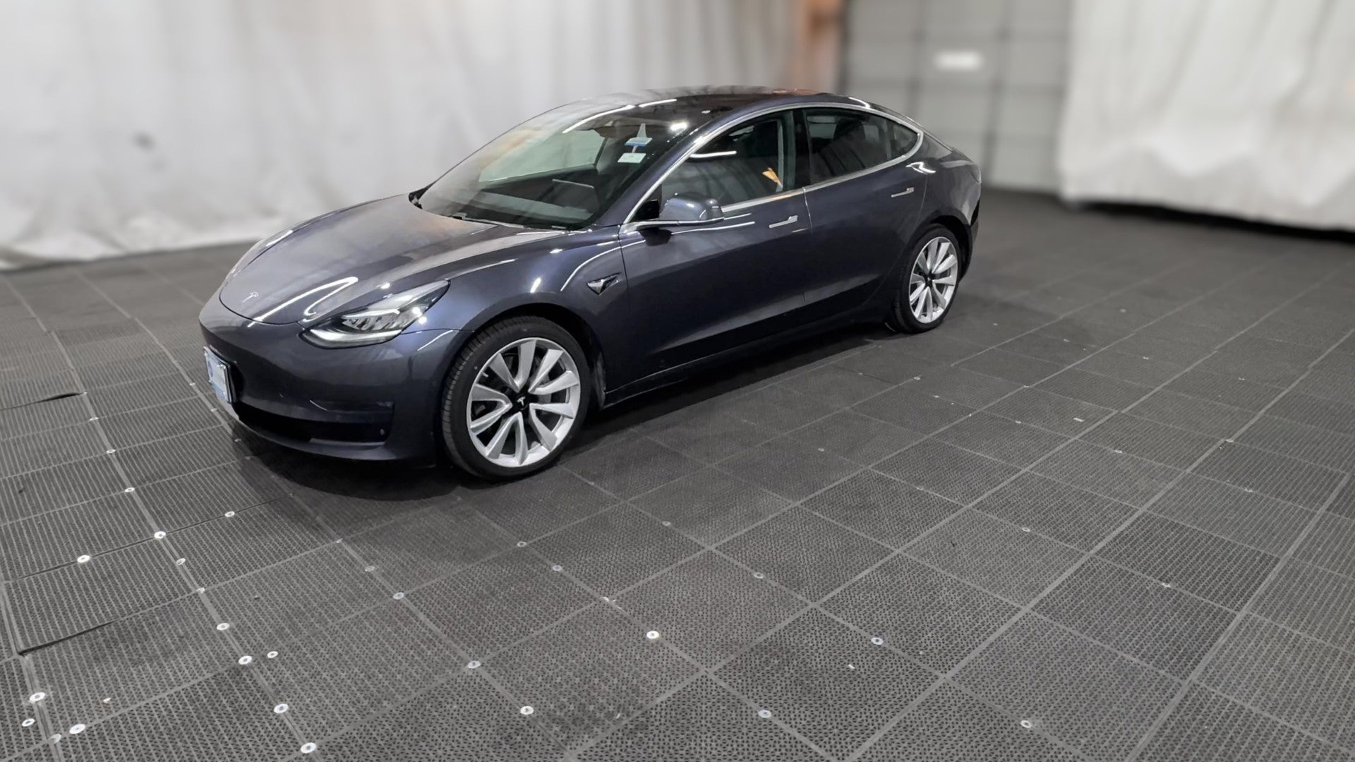 2018 Tesla Model 3 vehicle photo