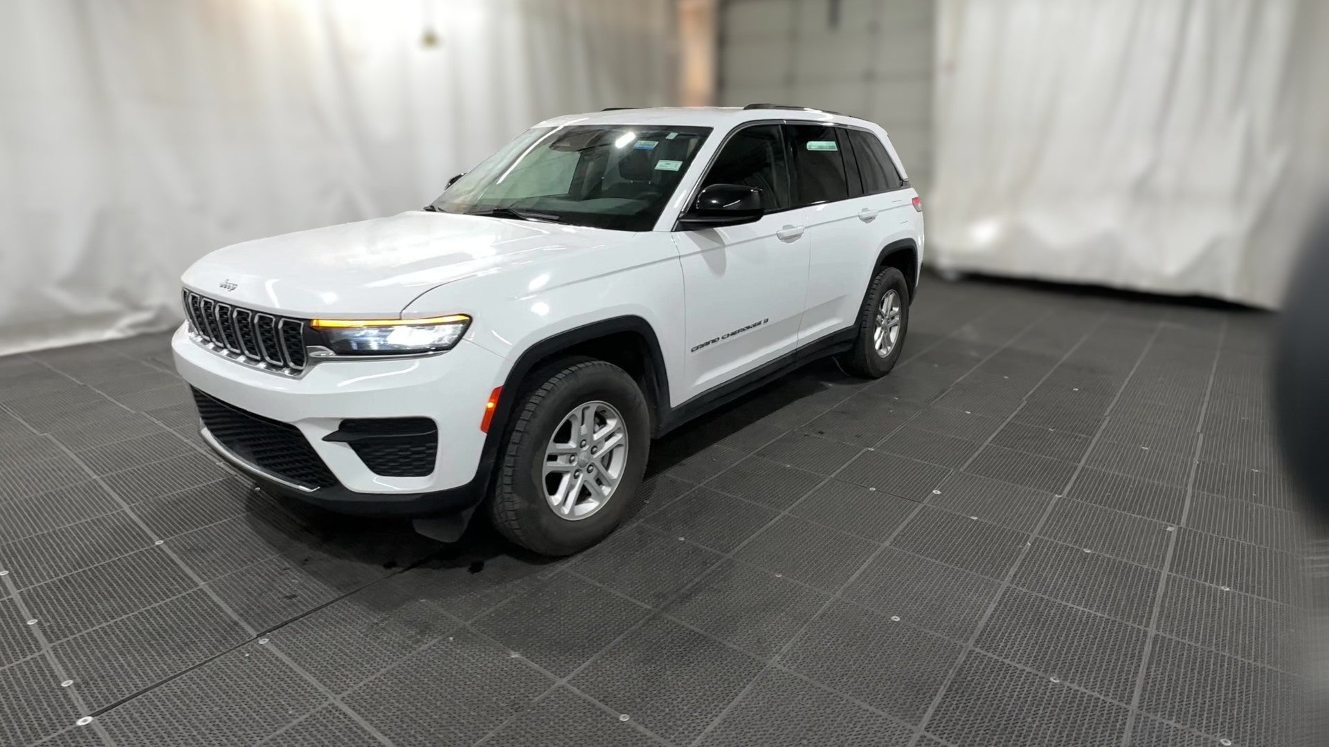 2024 Jeep Grand Cherokee vehicle photo