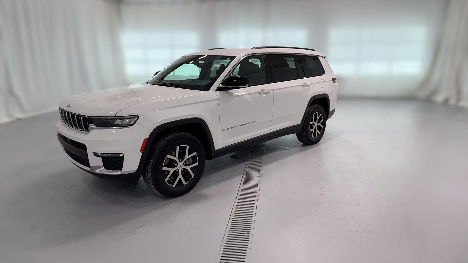 2024 Jeep Grand Cherokee L vehicle photo
