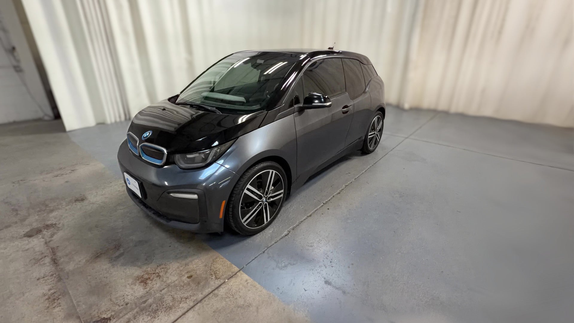 2019 BMW i3 vehicle photo