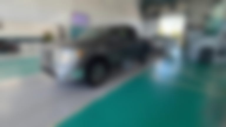 2017 Nissan Titan Crew Cab vehicle photo