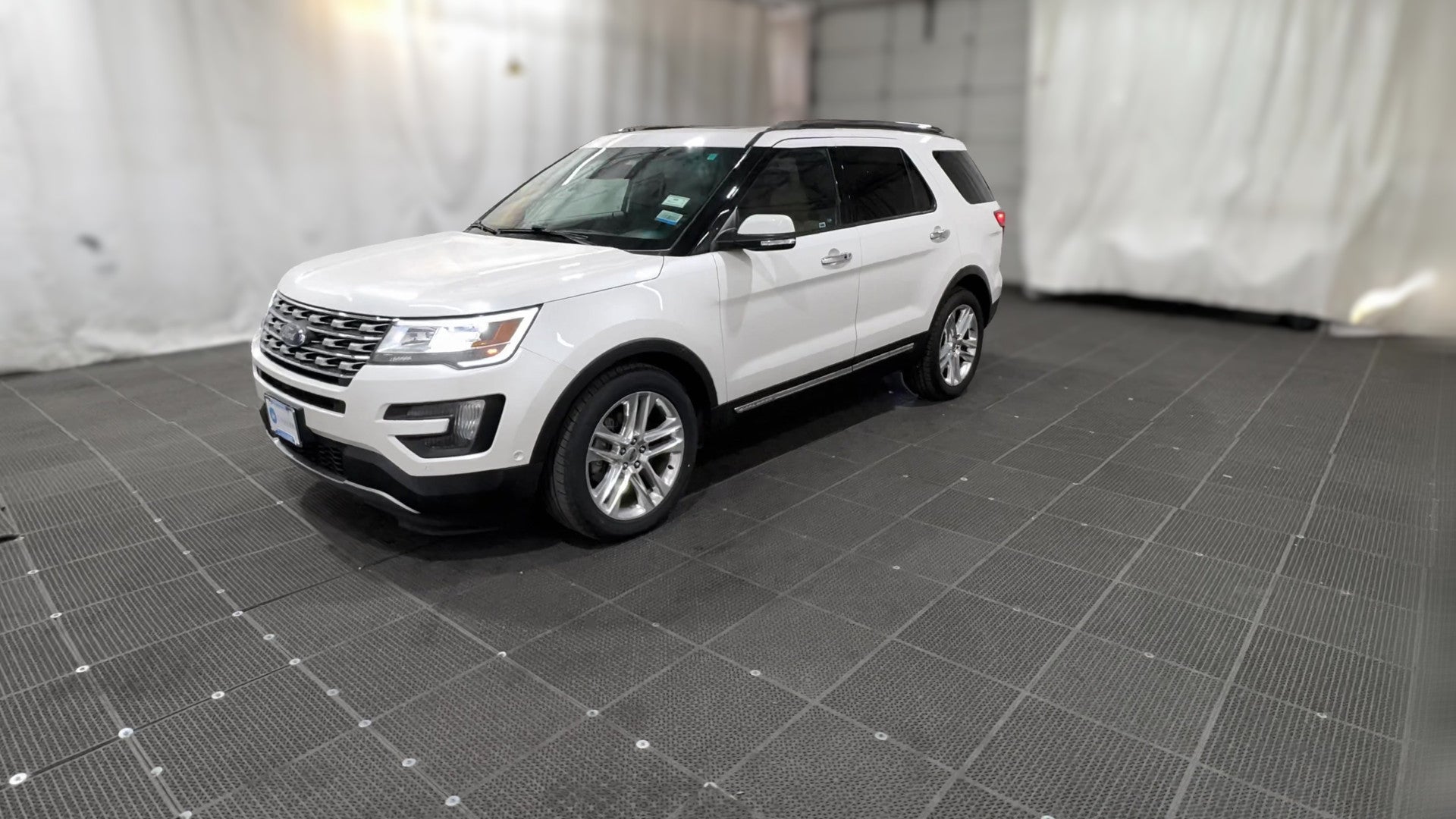 2016 Ford Explorer vehicle photo