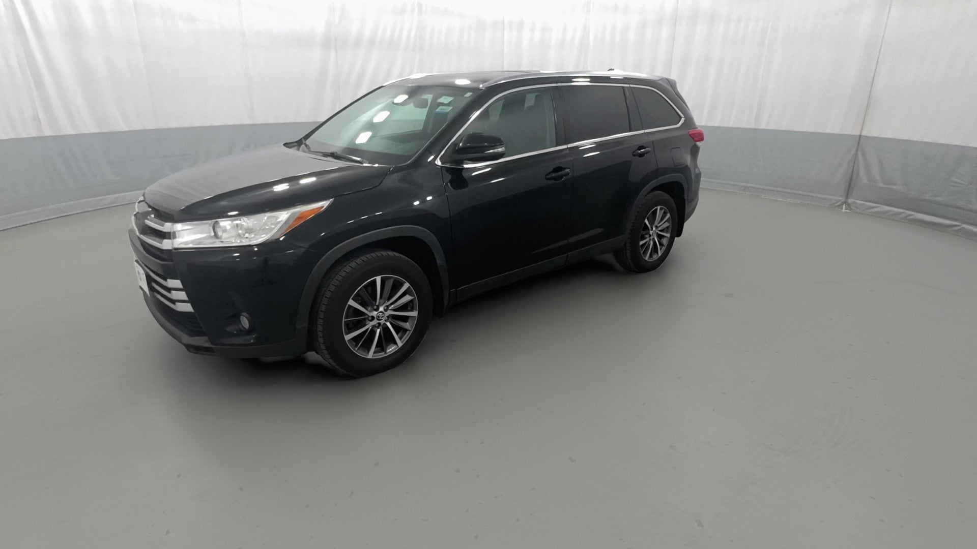 2019 Toyota Highlander vehicle photo