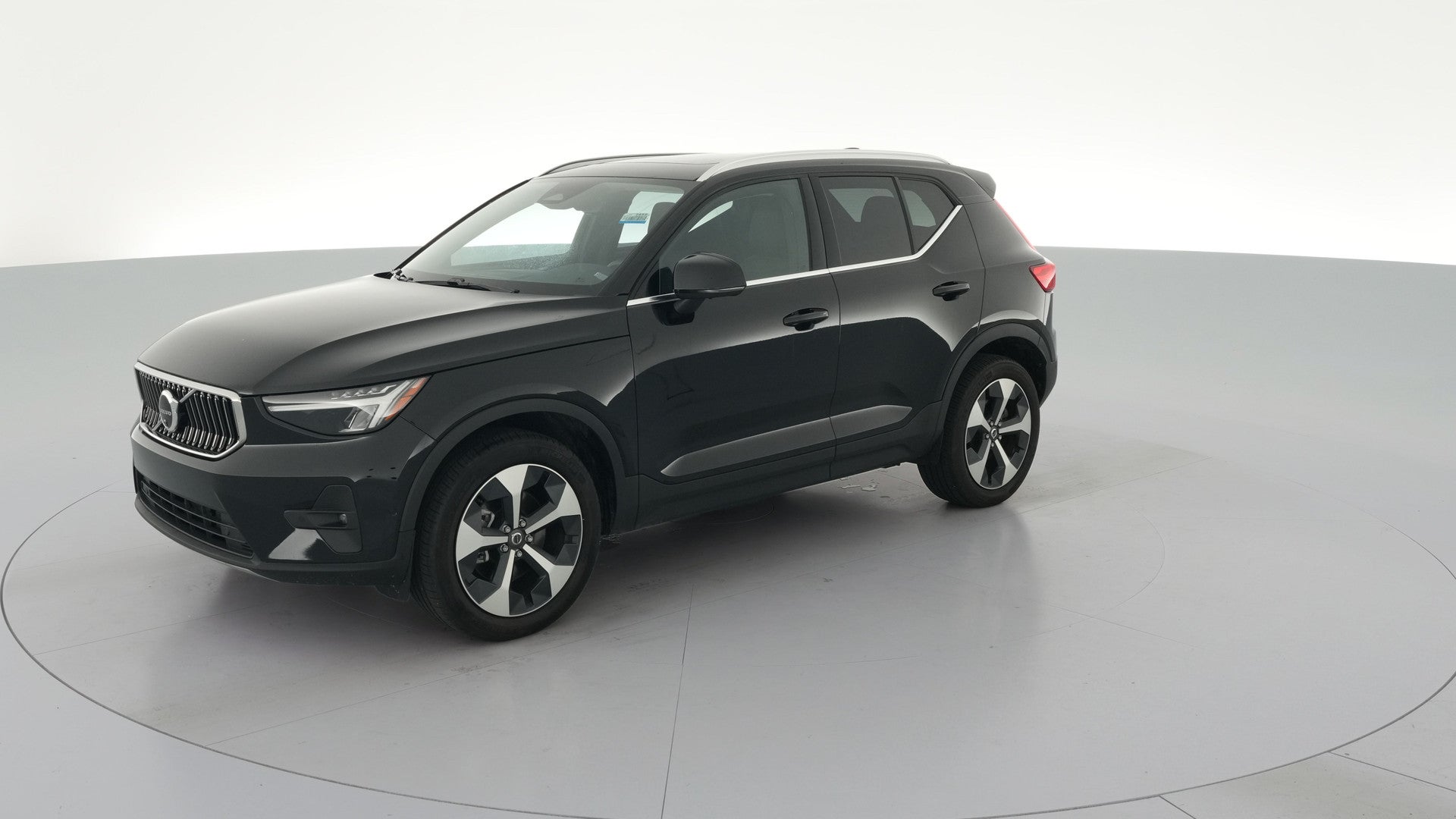 2025 Volvo XC40 vehicle photo