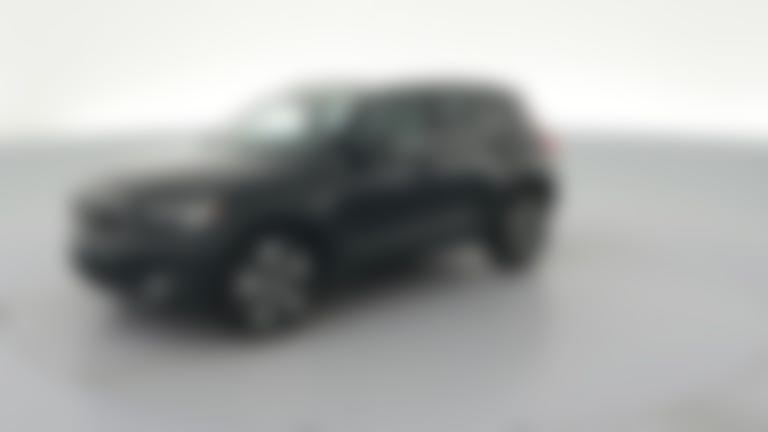 2025 Volvo XC40 vehicle photo