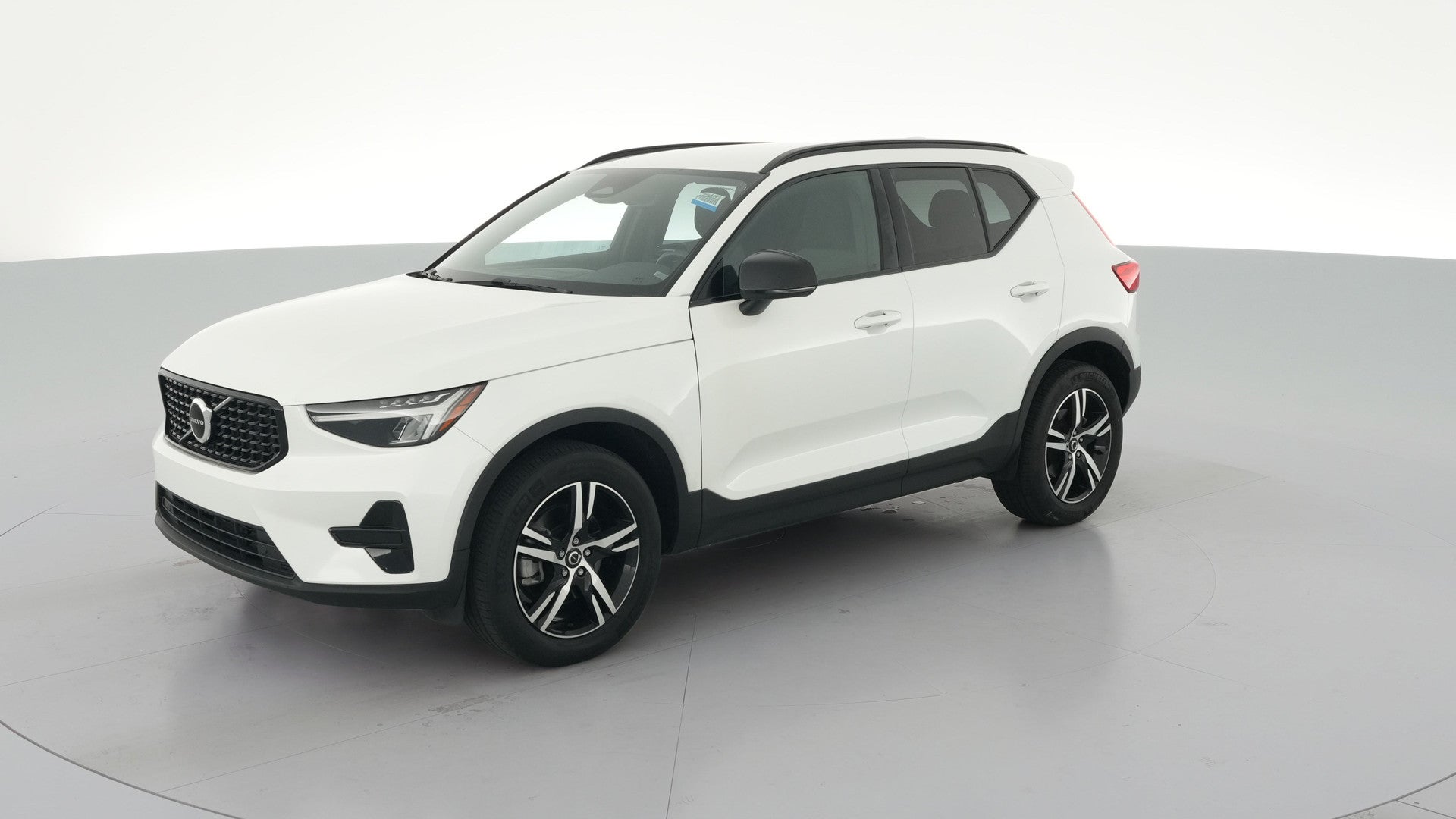 2024 Volvo XC40 vehicle photo