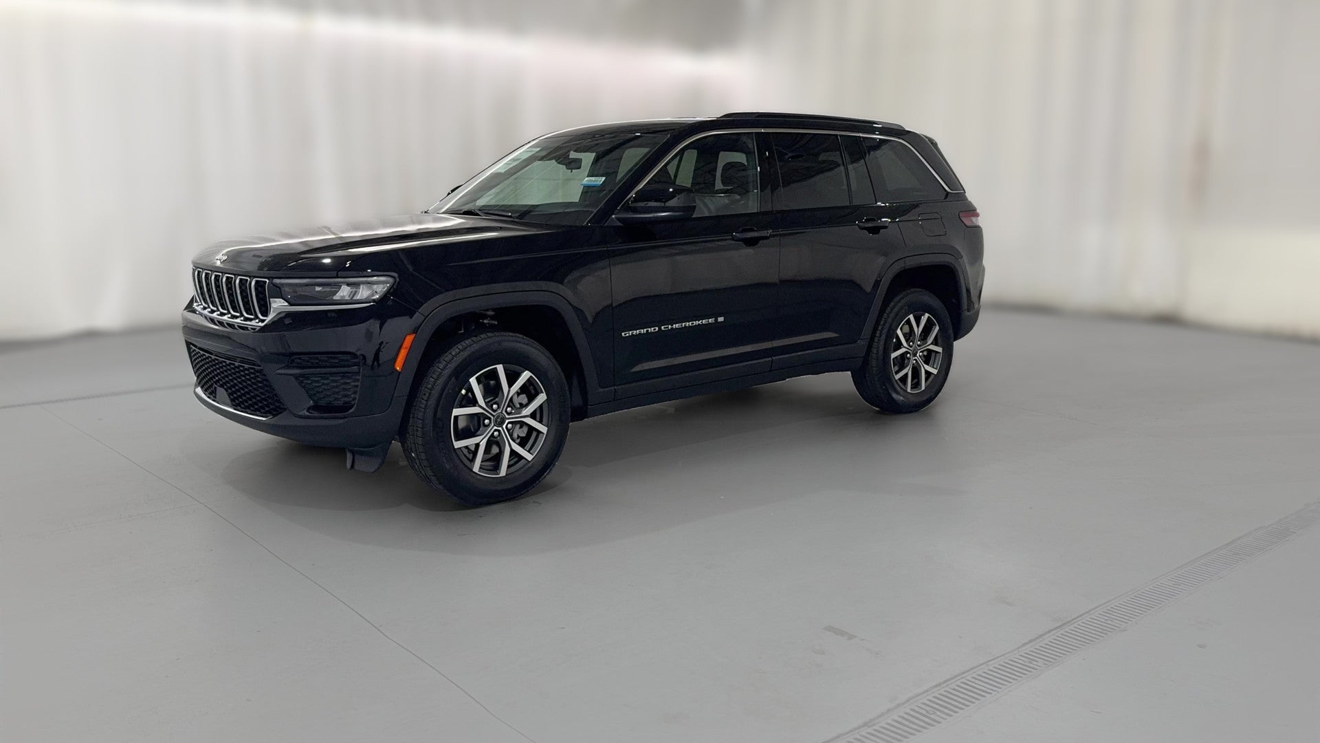 2027 Jeep Grand Cherokee vehicle photo