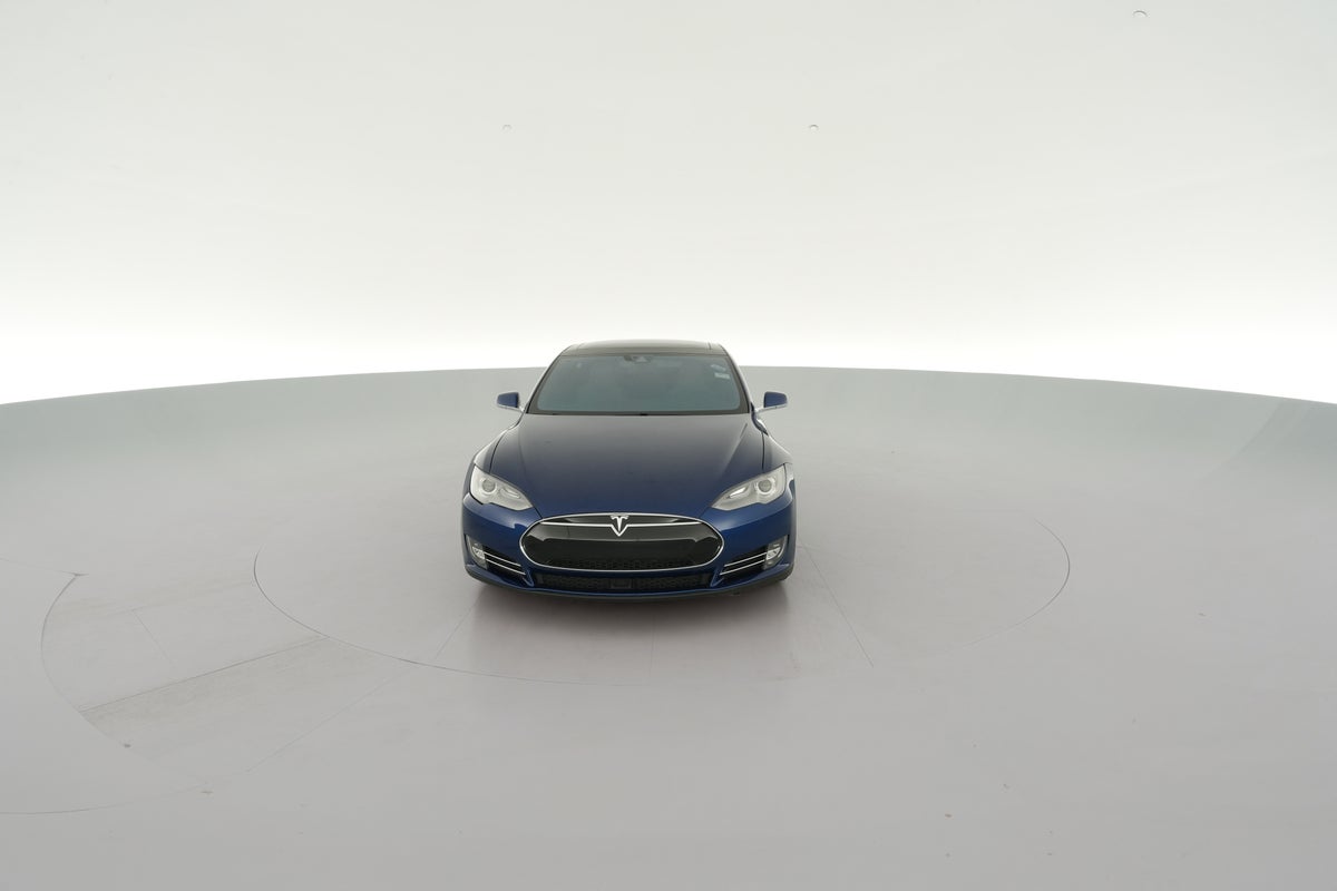 2015 Tesla Model S 85D in Deep Blue Metallic — 360° view 1