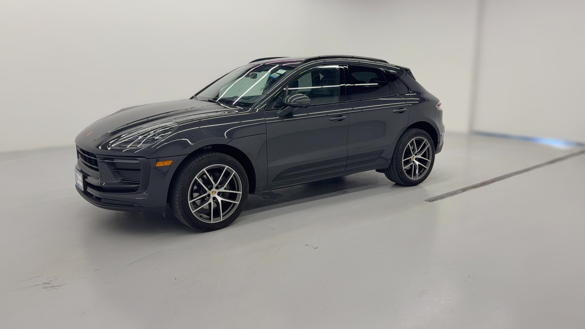 2022 Porsche Macan vehicle photo