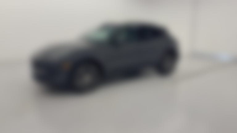 2022 Porsche Macan vehicle photo