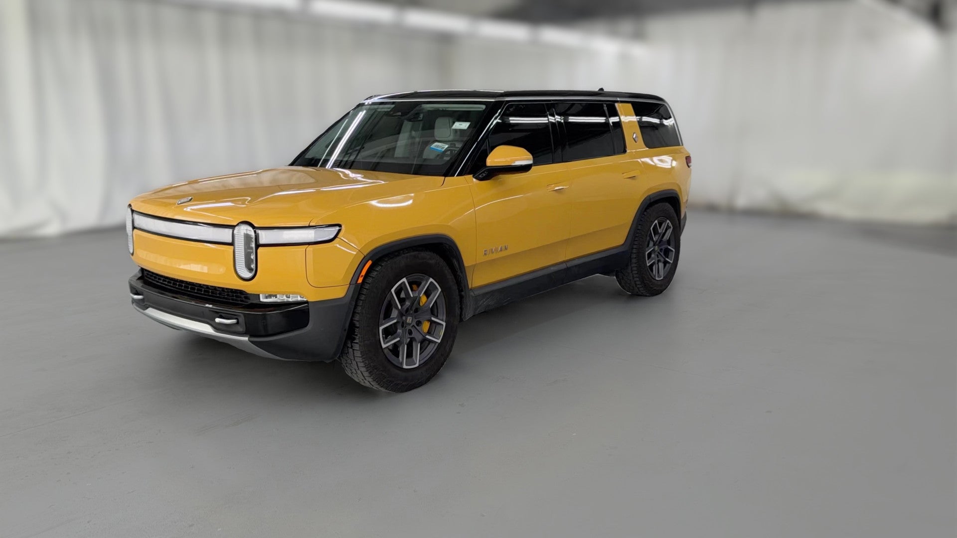 2023 Rivian R1S vehicle photo