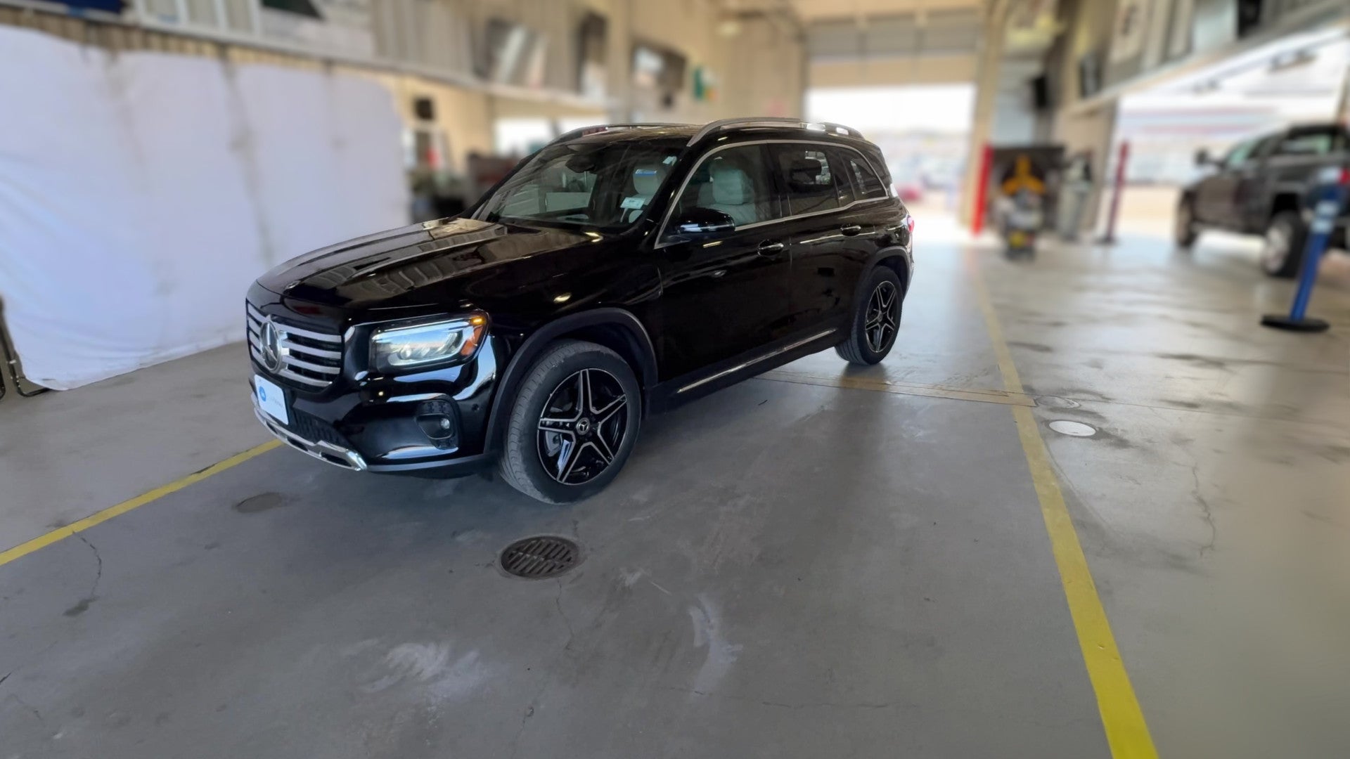 2026 Mercedes-Benz GLB vehicle photo