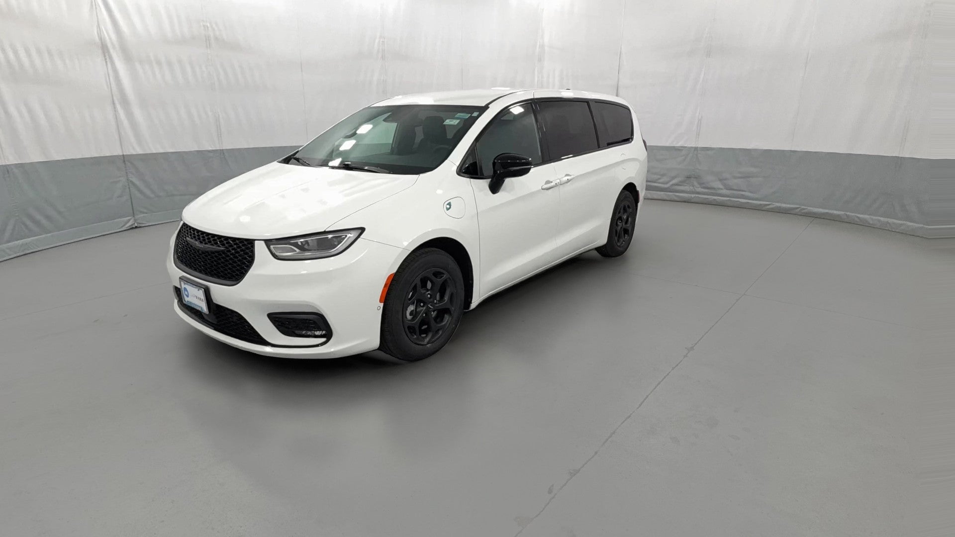 2024 Chrysler Pacifica Hybrid vehicle photo