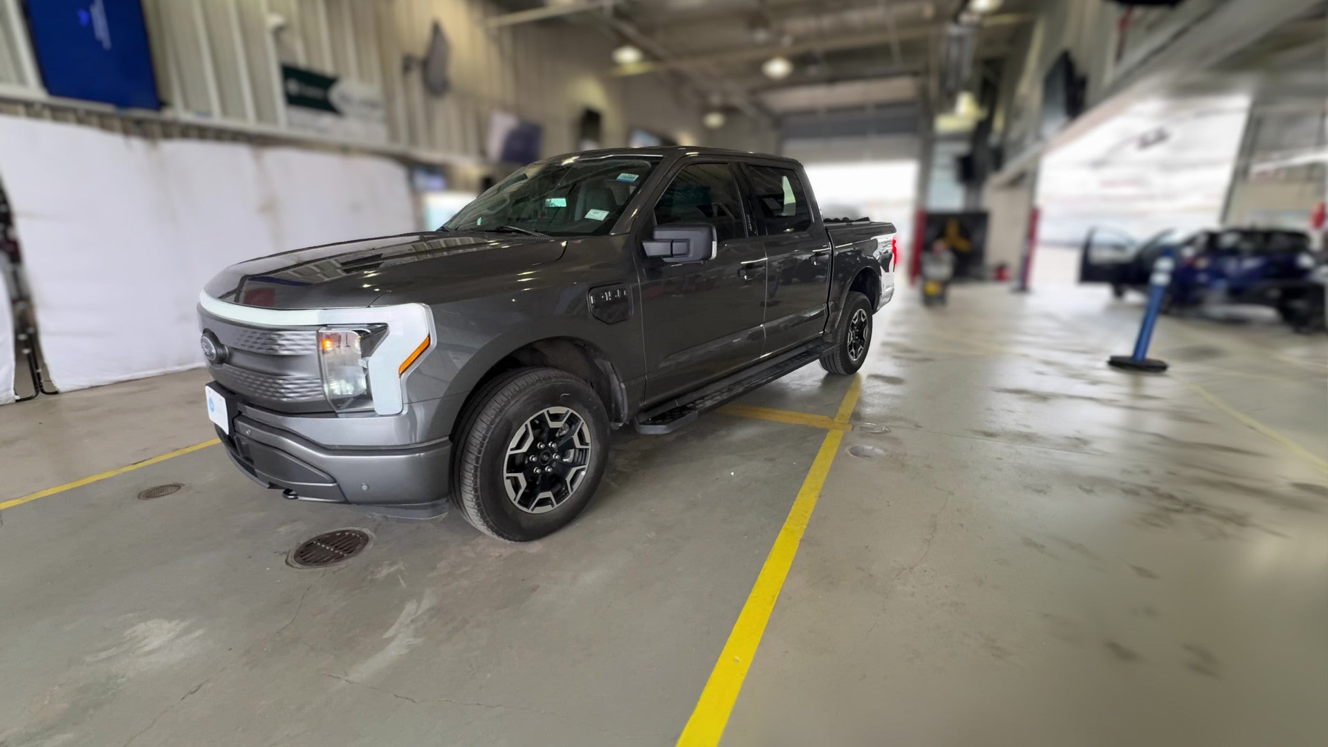 2023 Ford F150 Lightning vehicle photo