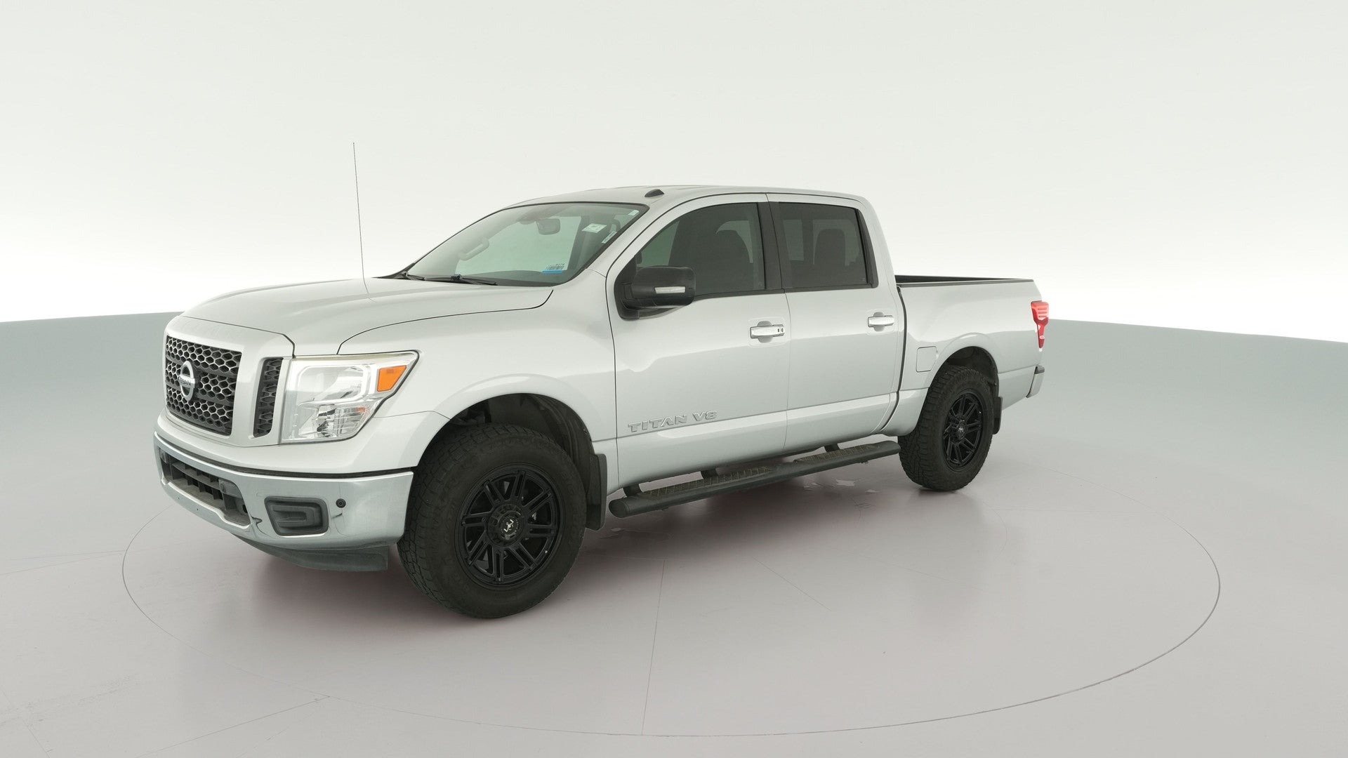 2019 Nissan Titan Crew Cab vehicle photo